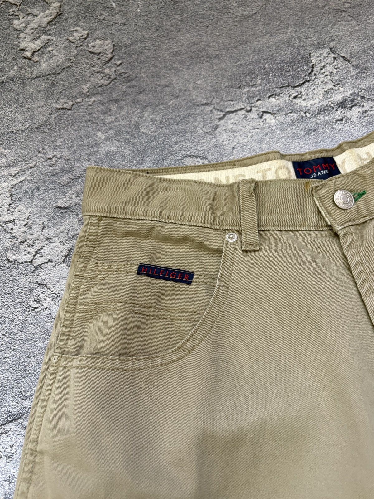 Tommy Hilfiger Vintage 1999 Tommy Hilfiger Cargo Pants Khaki Baggy 31/34 Size US 31 - 12 Thumbnail