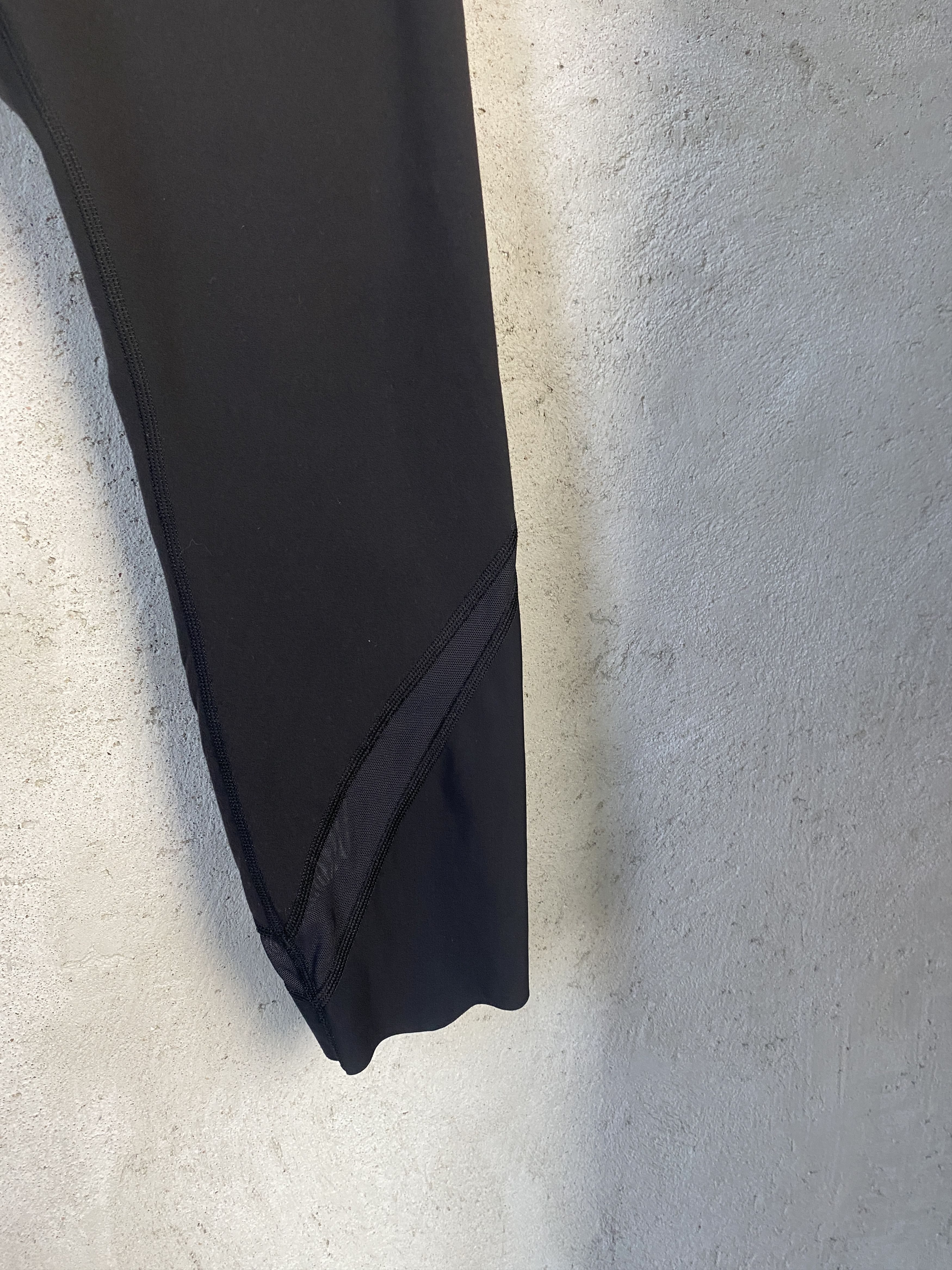 Lululemon Lululemon black leggings yoga gym pilates sport Size 32" / US 10 / IT 46 - 3 Thumbnail