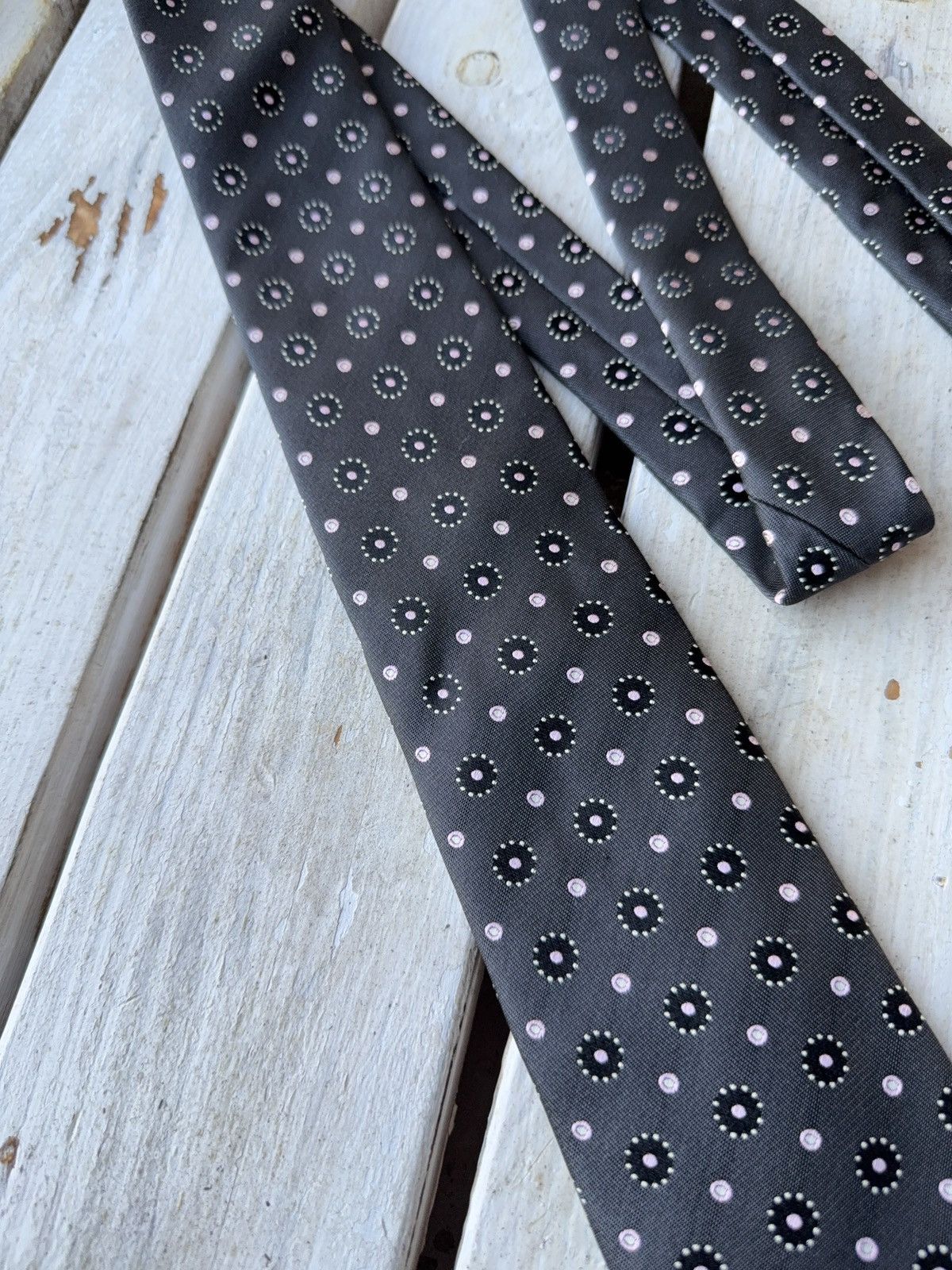 Designer × Hugo Boss Hugo Boss Silk Tie Black Pink Dot Medallion Italy Size ONE SIZE - 4 Thumbnail