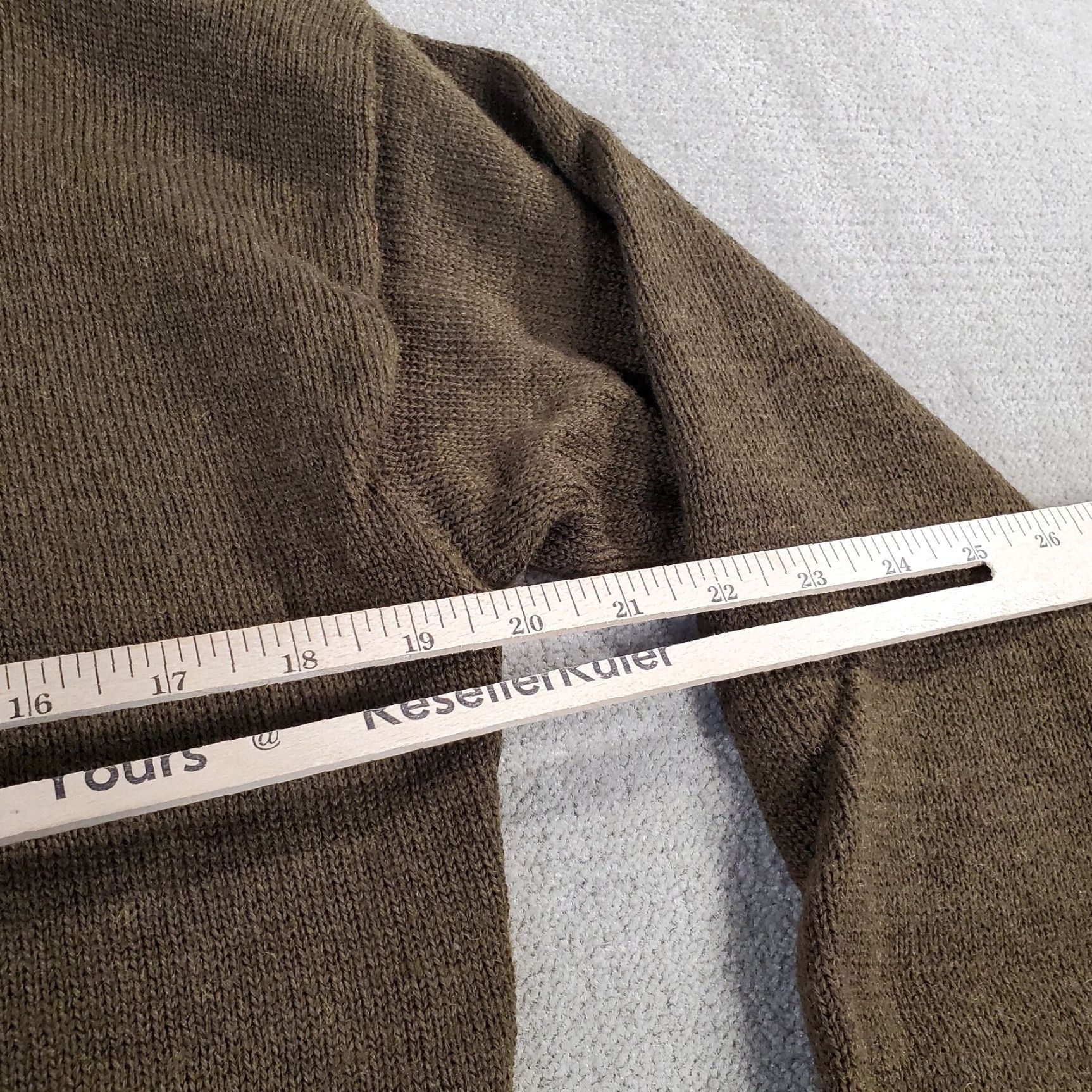 Vintage Military Sweater Mens Medium Green Wool Knit Pullover Henley 8405 00 163 8906 Size US M / EU 48-50 / 2 - 5 Thumbnail