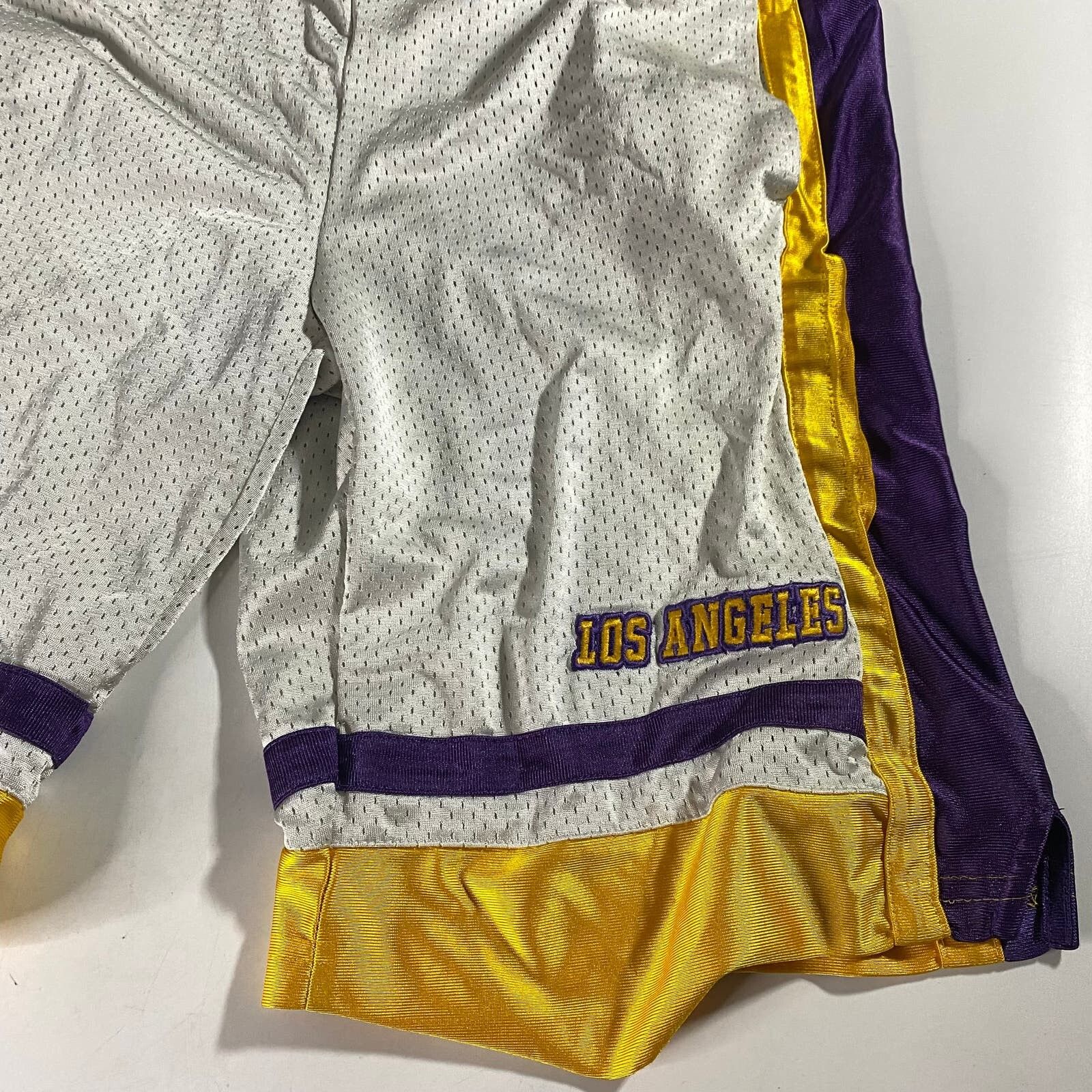 Vintage VTG 90s Colosseum Athletics Lakers Basketball Shorts Men's S Size US 34 / EU 50 - 3 Thumbnail