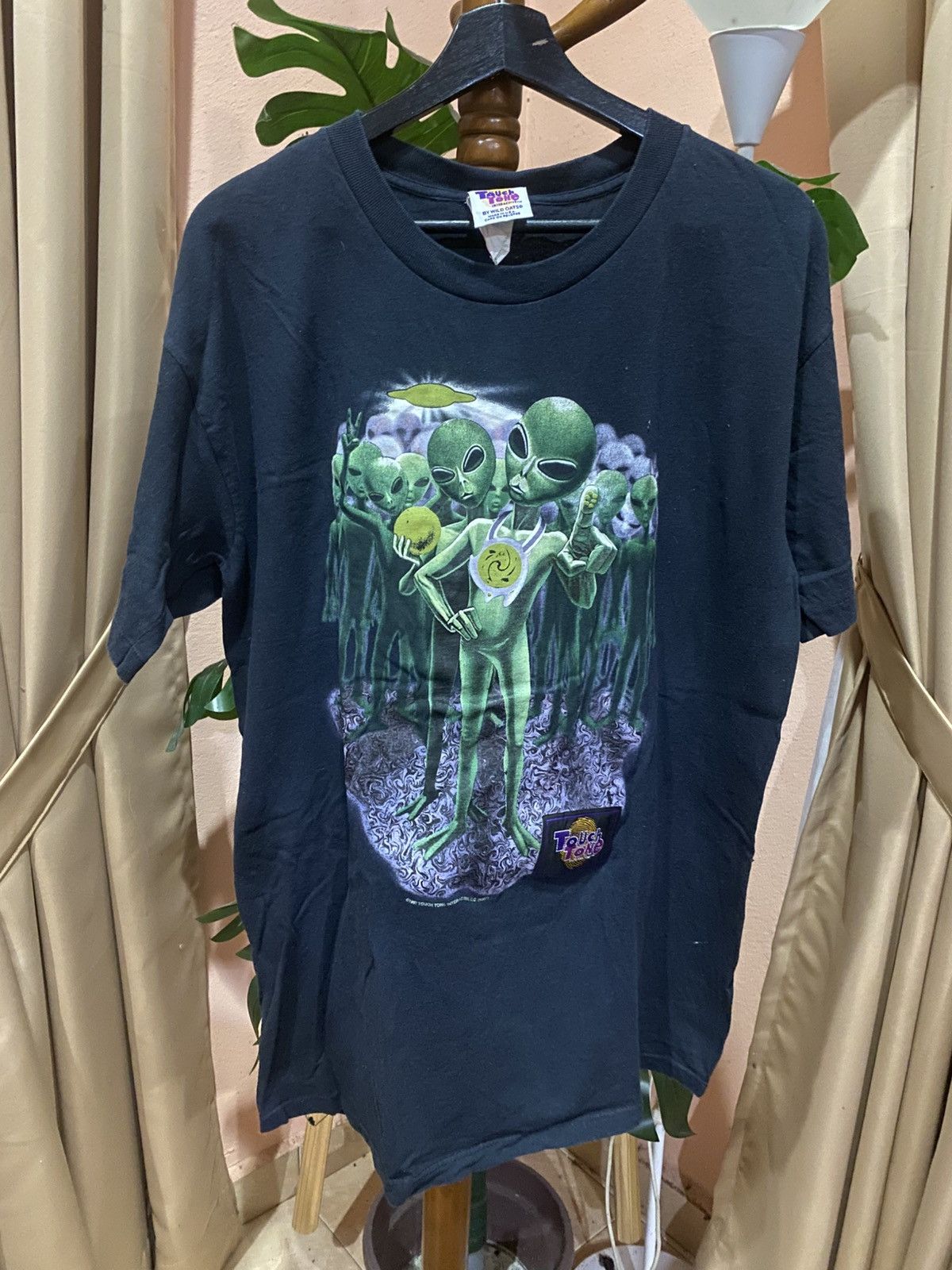 Vintage Vintage 1997 Touch Tone Alien Graphic Tee by Wild Oats Size US L / EU 52-54 / 3 - 1 Thumbnail