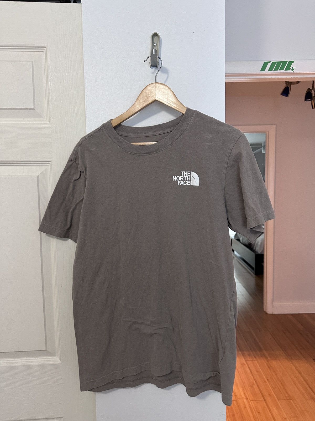 The North Face North face tee with blue back box logo Size US L / EU 52-54 / 3 - 1 Thumbnail
