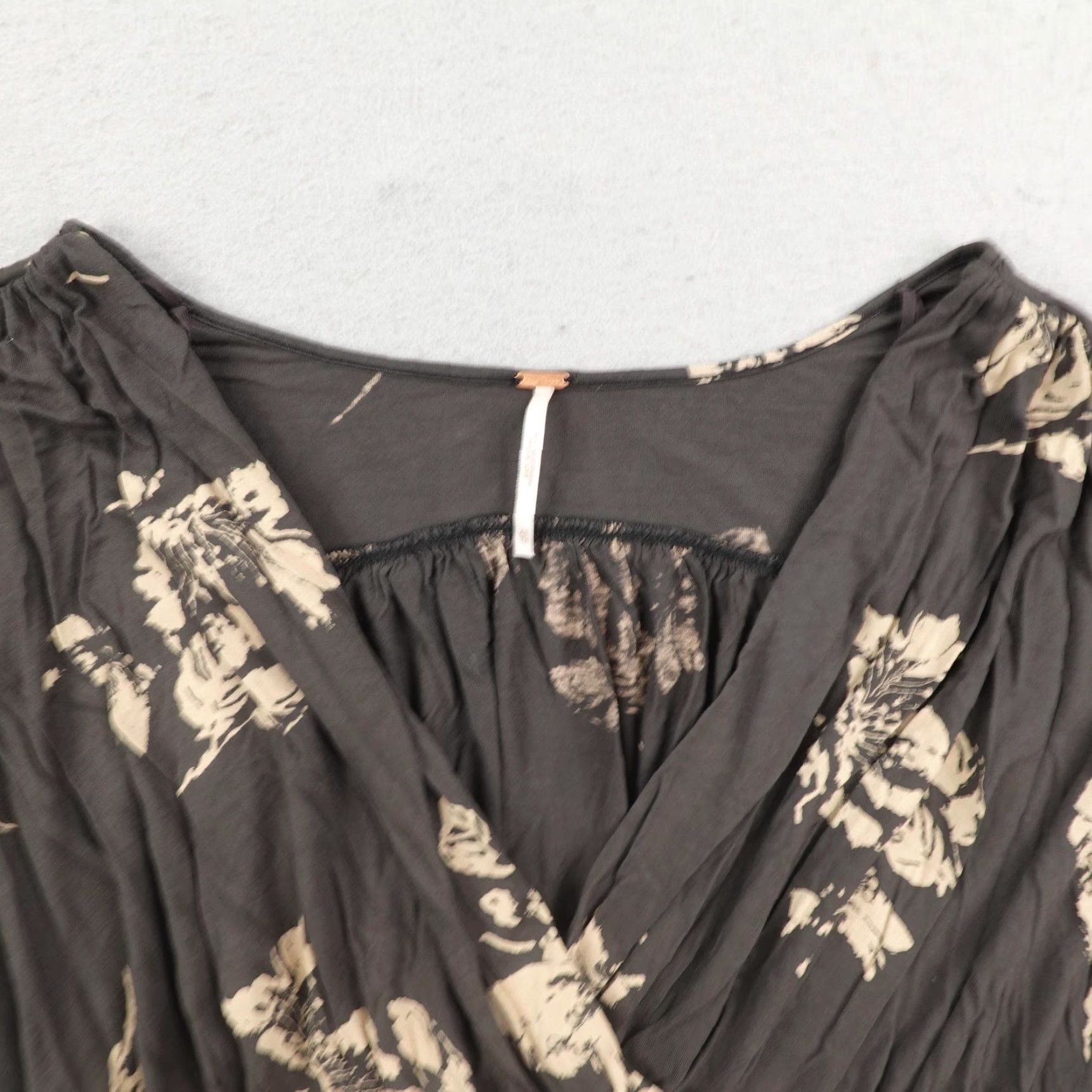Free People Free People Shirt Womens XS Gray FIona Surplice Top Wrap Bell Sleeves Boho Cropped V-Neck Floral Bohemian Women Size XS / US 0-2 / IT 36-38 - 2 Thumbnail