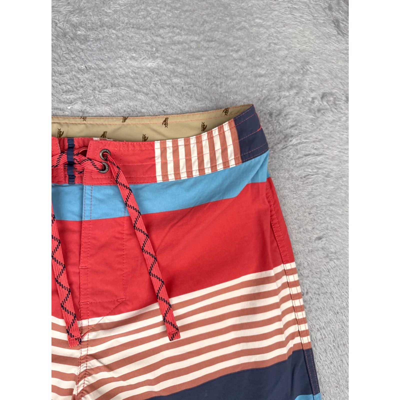 Patagonia Patagonia Board Shorts Mens 32 Red Blue Wavefarer 10" Nylon Beach Swim Trunks Pockets Drawstring Sunglasses Optional? Size US 32 / EU 48 - 5 Thumbnail
