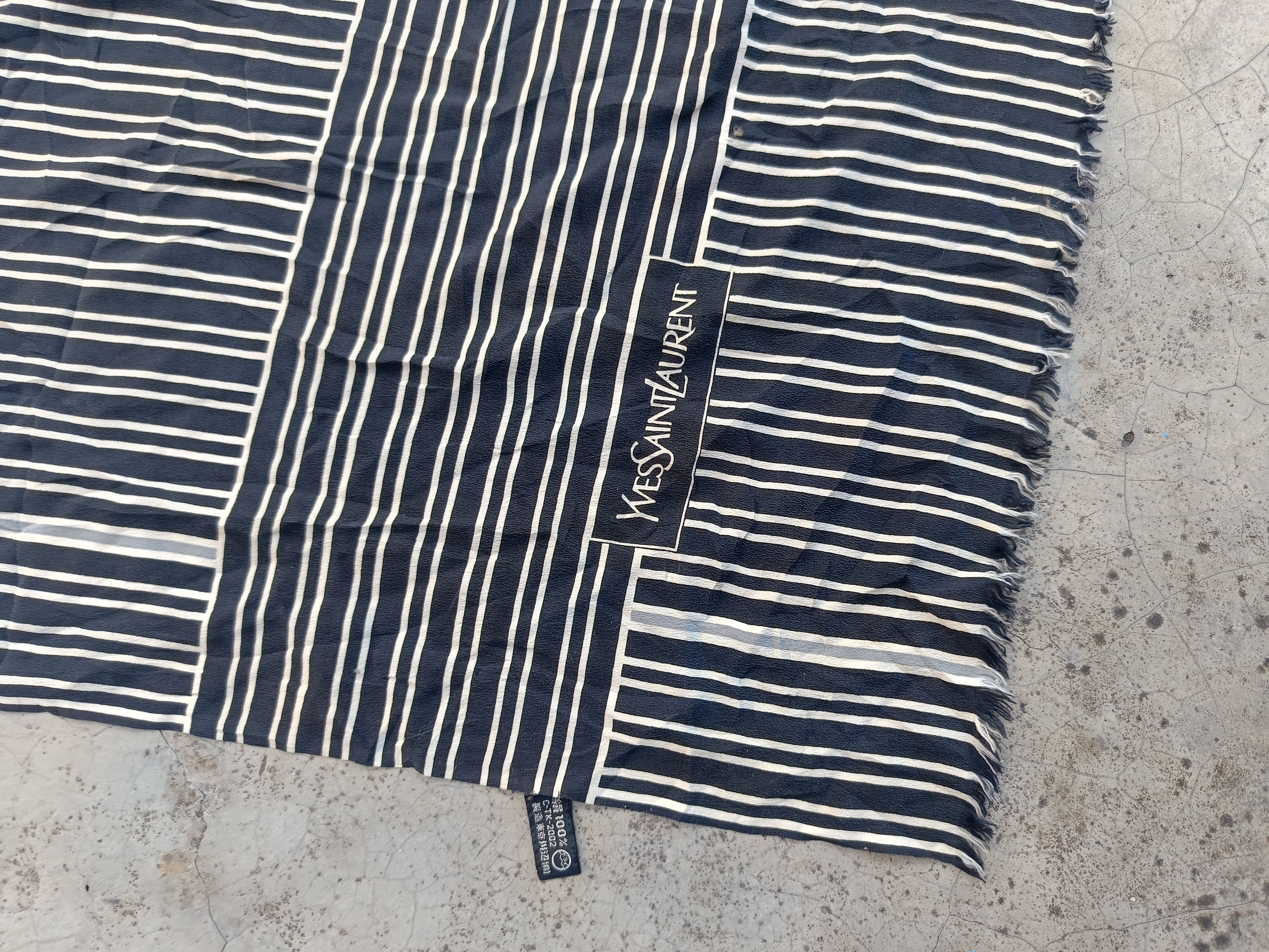 Yves Saint Laurent YVES SAINT LAURENT VINTAGE SILK SCARVES Size ONE SIZE - 5 Thumbnail