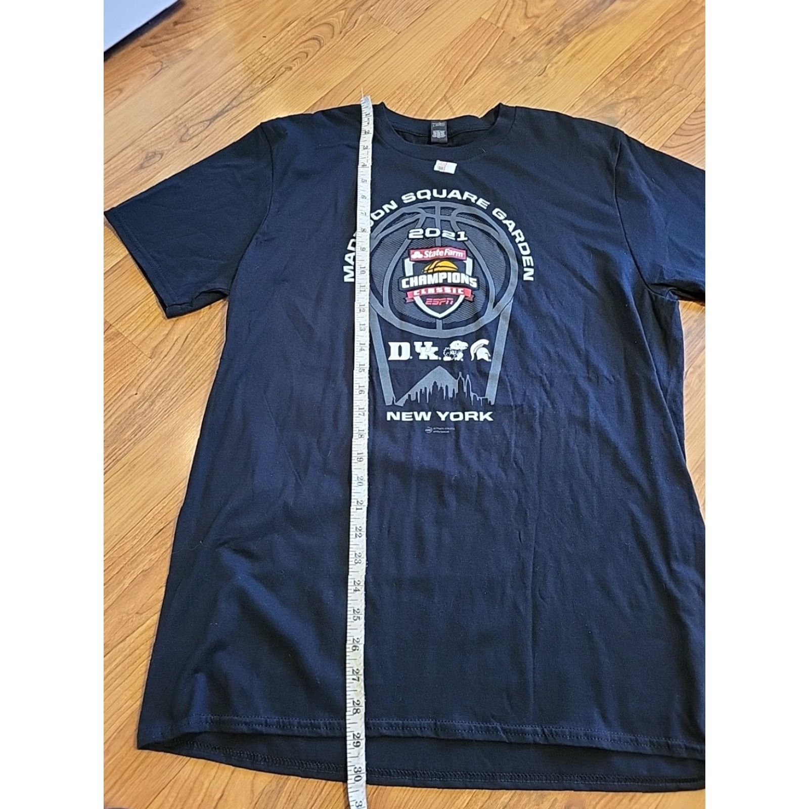 Gildan VINTAGE? No — 2021 Champions Basketball Classic Duke UK KU USC T-Shirt Black Cotton Gildan Men L Crew Neck Short Sleeve Graphic Print Size US L / EU 52-54 / 3 - 4 Thumbnail