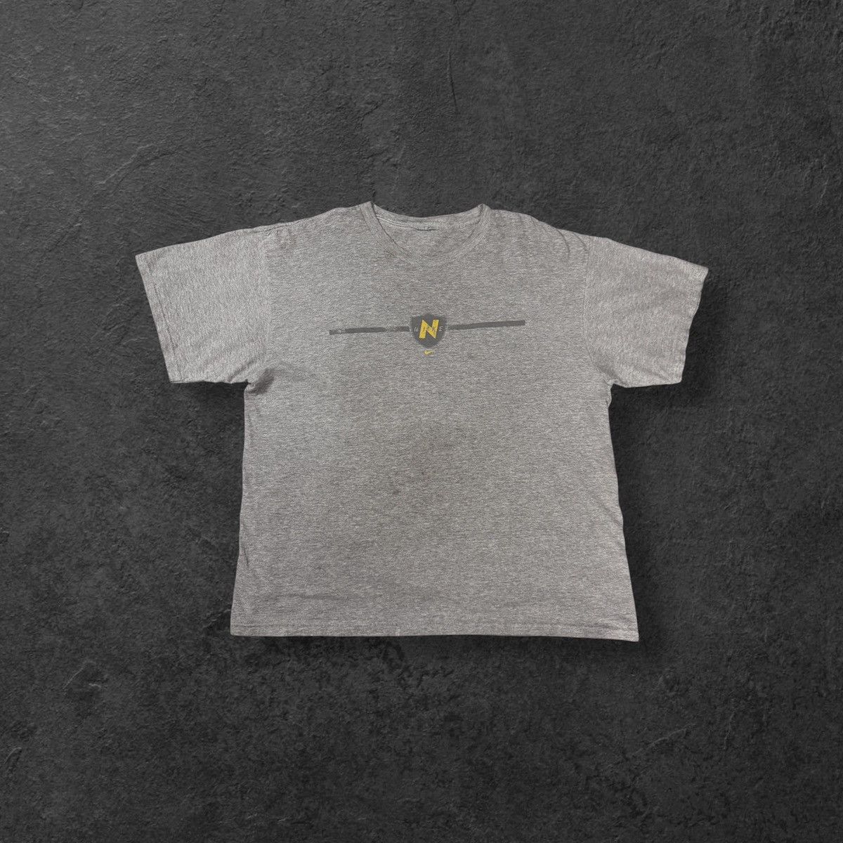 Nike Vintage 90s Nike Shield Logo Tee Size US XL / EU 56 / 4 - 1 Thumbnail