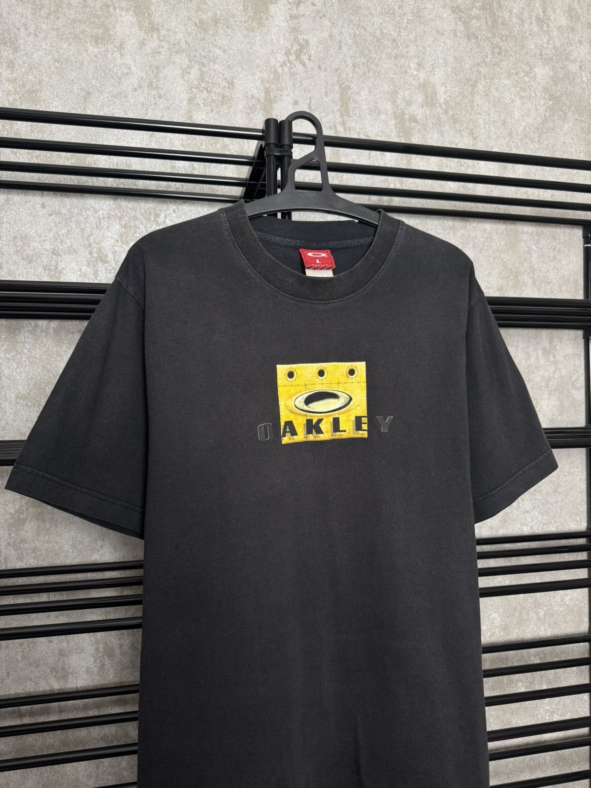 Oakley Rare Vintage Oakley Big Center Logo Submarine fade T-Shirt Size US L / EU 52-54 / 3 - 2 Thumbnail