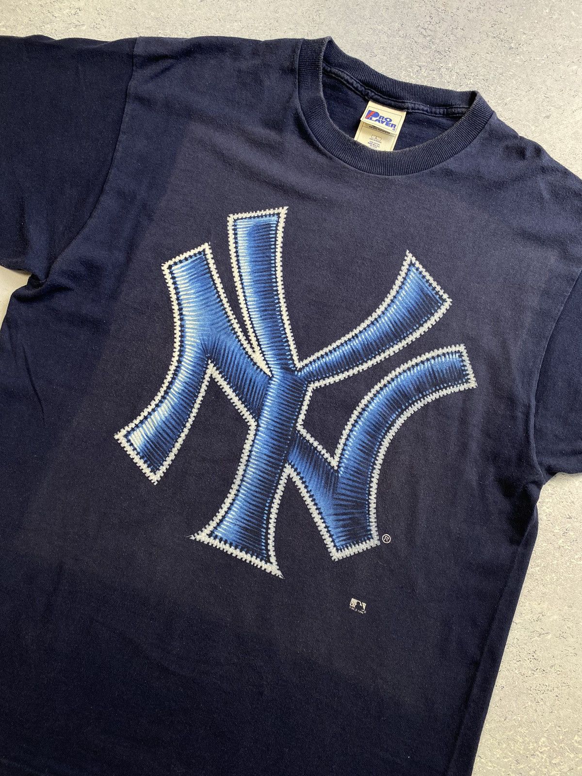 New York Yankees × Vintage Vintage New York Yankees Blue T-Shirt 1996 Big Centre Logo Size US L / EU 52-54 / 3 - 6 Thumbnail