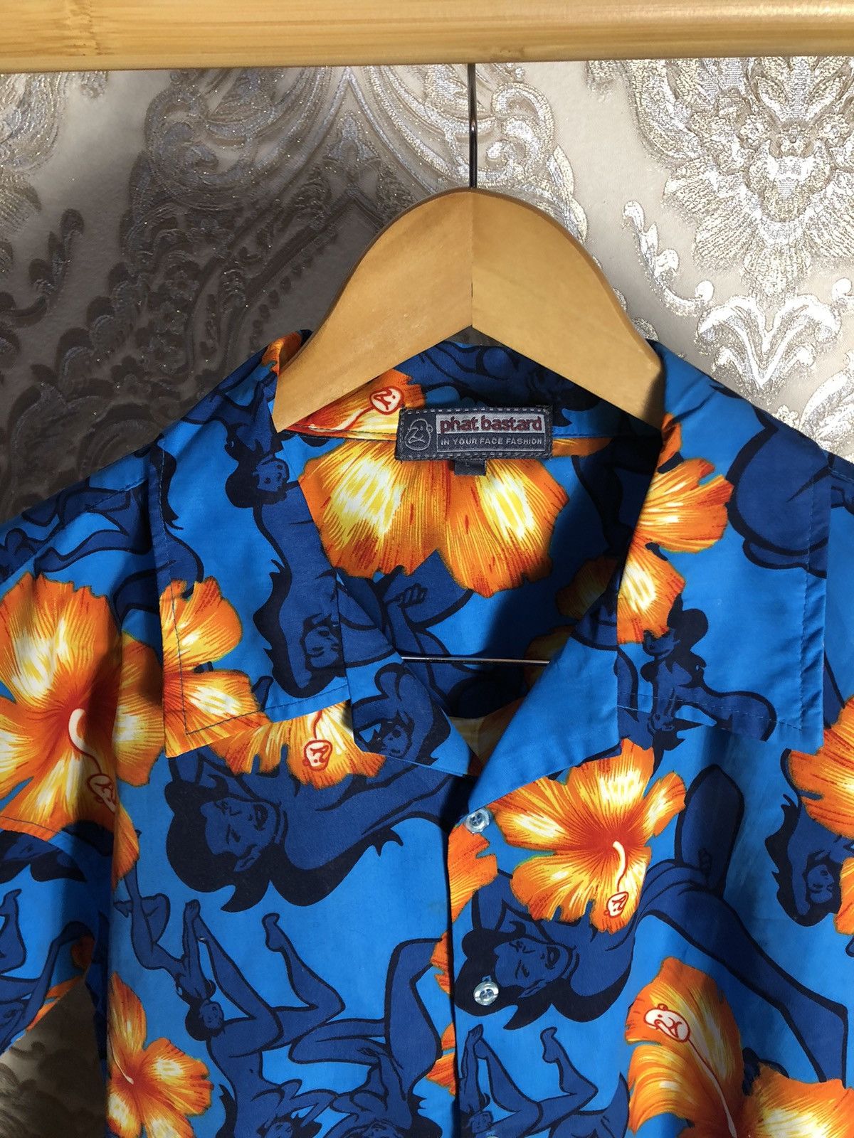 Vintage VERY RARE SEXY GIRLS DESIGNER SHIRT HAWAII CASUAL Y2K 90s Size US L / EU 52-54 / 3 - 5 Thumbnail