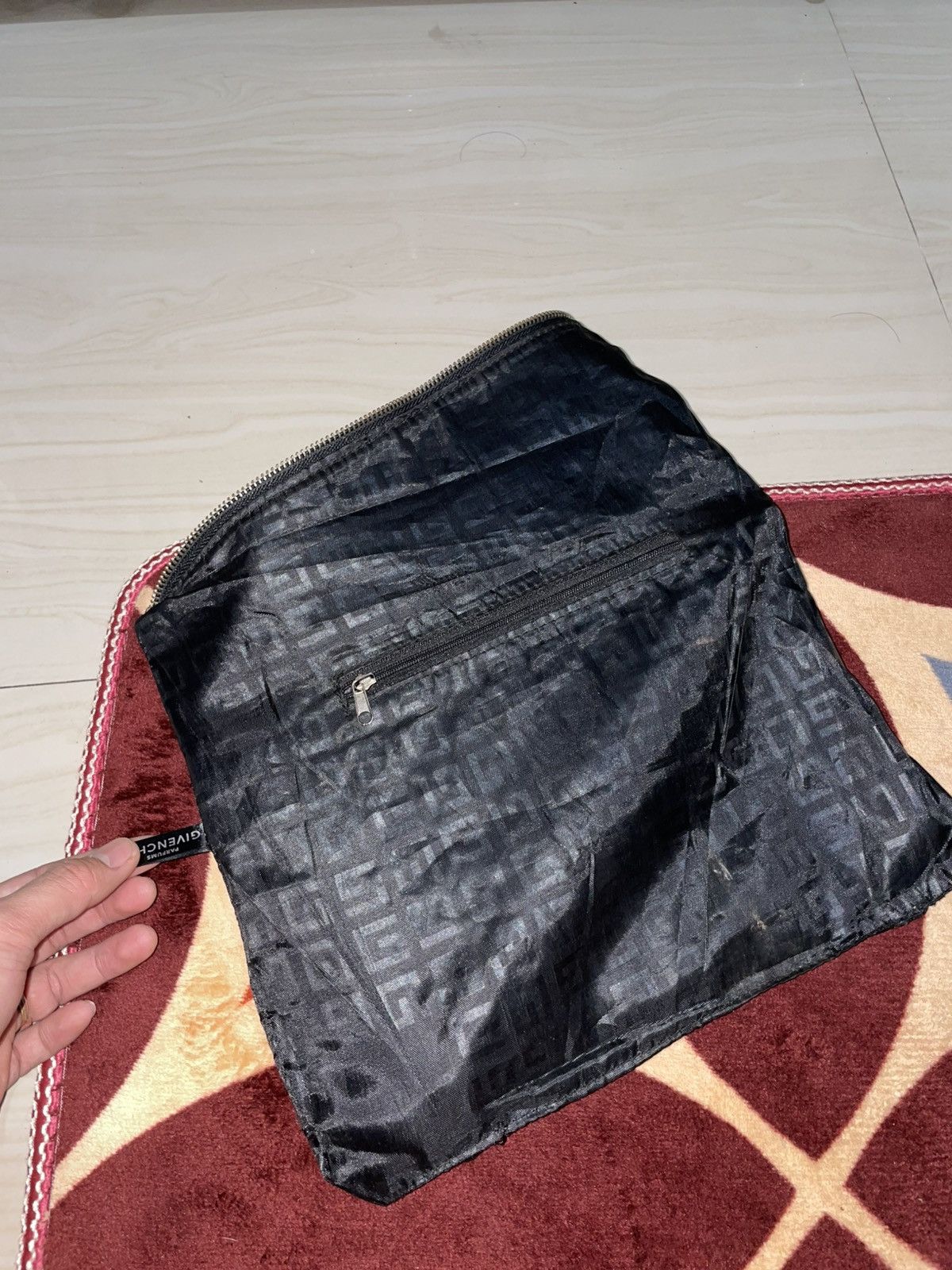 Givenchy Givenchy parfume bag leather Size ONE SIZE - 14 Thumbnail
