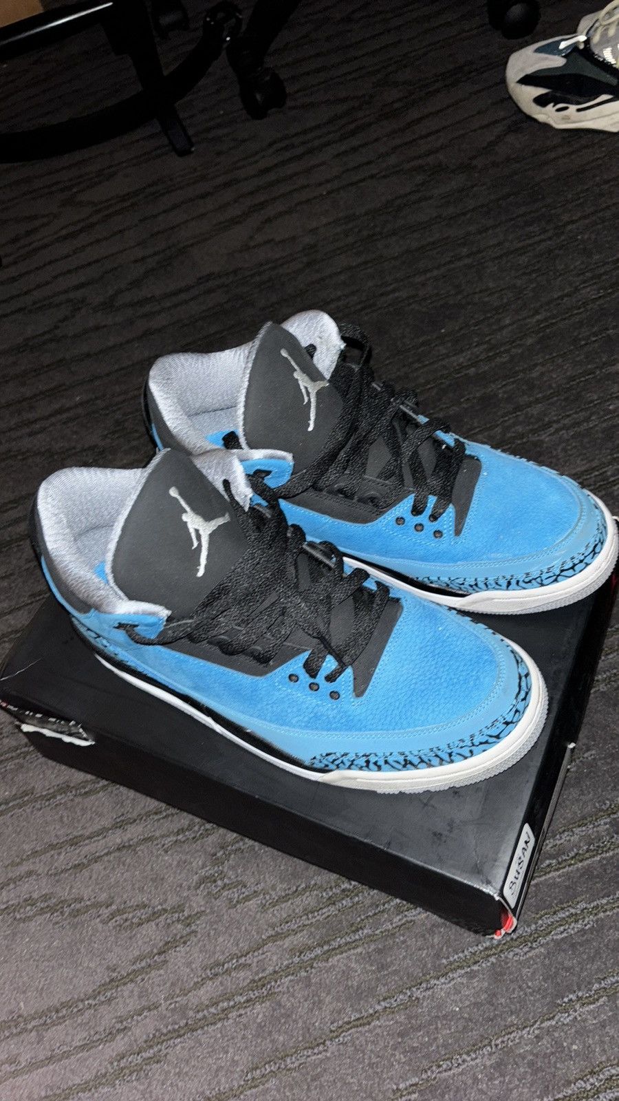 Jordan Brand Air Jordan 3 Retro Powder Blue Size US 9.5 / EU 42-43 - 1 Thumbnail