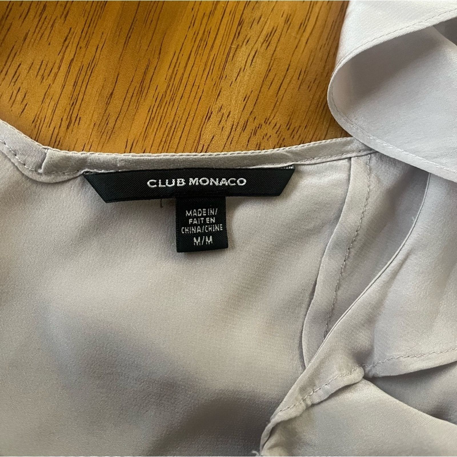 Club Monaco Club Monaco 100% silk flutter sleeve blouse, size Medium Size M / US 6-8 / IT 42-44 - 3 Thumbnail