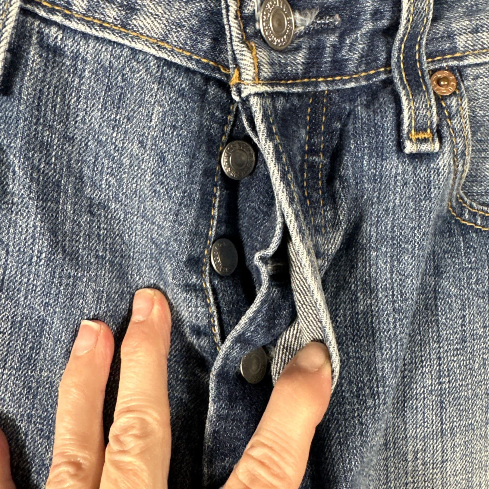 Levi's VINTAGE Levi's 501 Levi'S 501 Jeans Mens 30x34 Button Fly Red Tab Straight Denim Blue 90s Mens Size US 30 / EU 46 - 3 Thumbnail