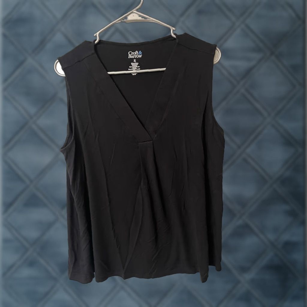 Croft & Barrow VINTAGE Croft & Barrow Black Sleeveless V-Neck Top Rayon Spandex XL Tank Womens Vintage Casual Basic 90s? Size XL / US 12-14 / IT 48-50 - 1 Thumbnail