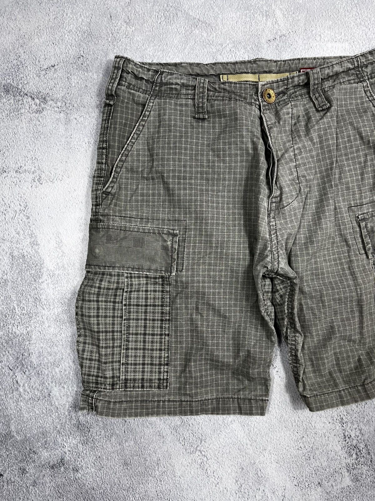 Other Vintage Y2K check cargo faded shorts streetwear size M Size US 32 / EU 48 - 2 Thumbnail