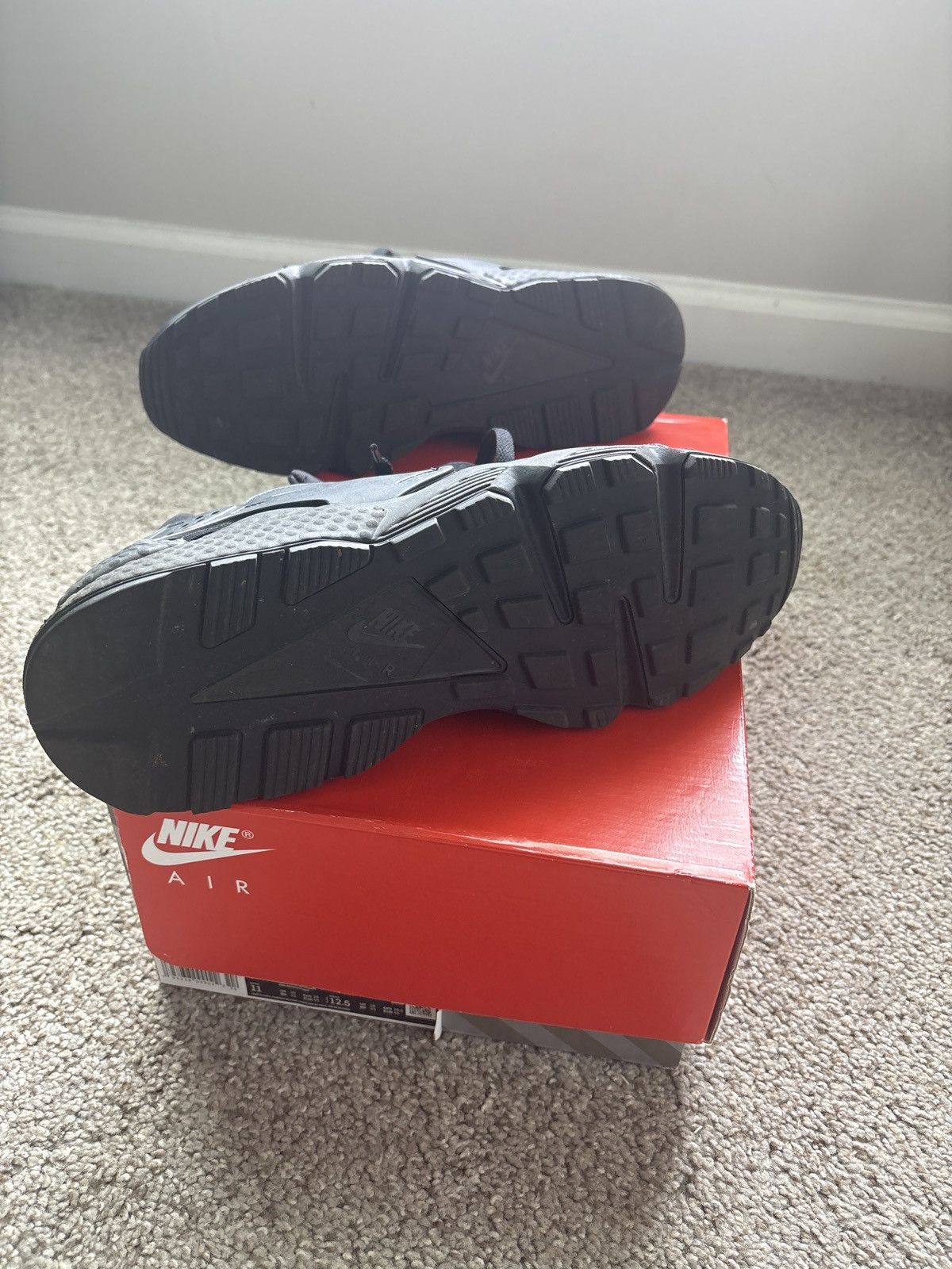 Nike Nike air HUARACHE Size US 11 / EU 44 - 5 Thumbnail