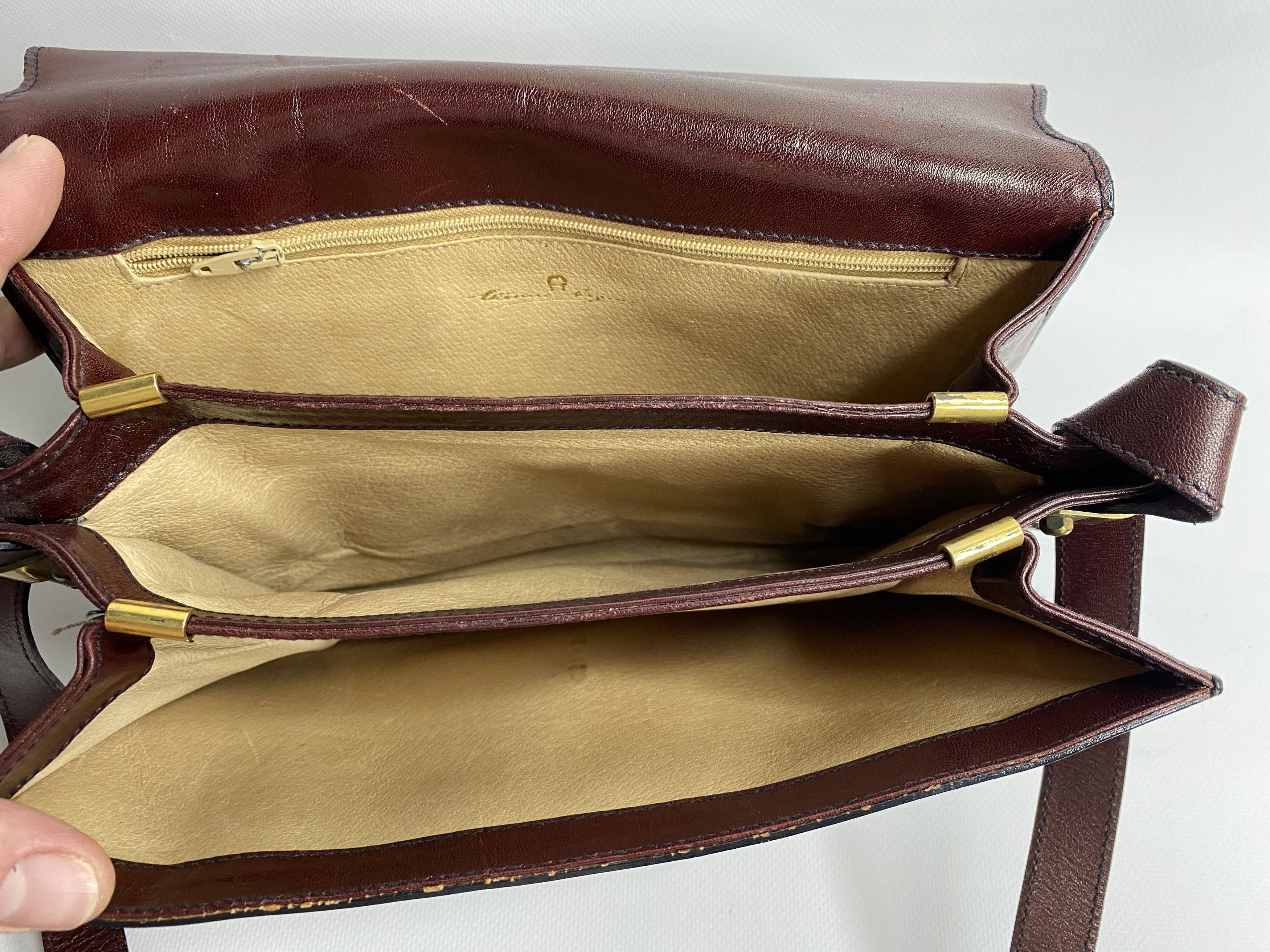 ETIENNE AIGNER CROSSBODY POCHETTE BAG IN CHESTNUT LEATHER