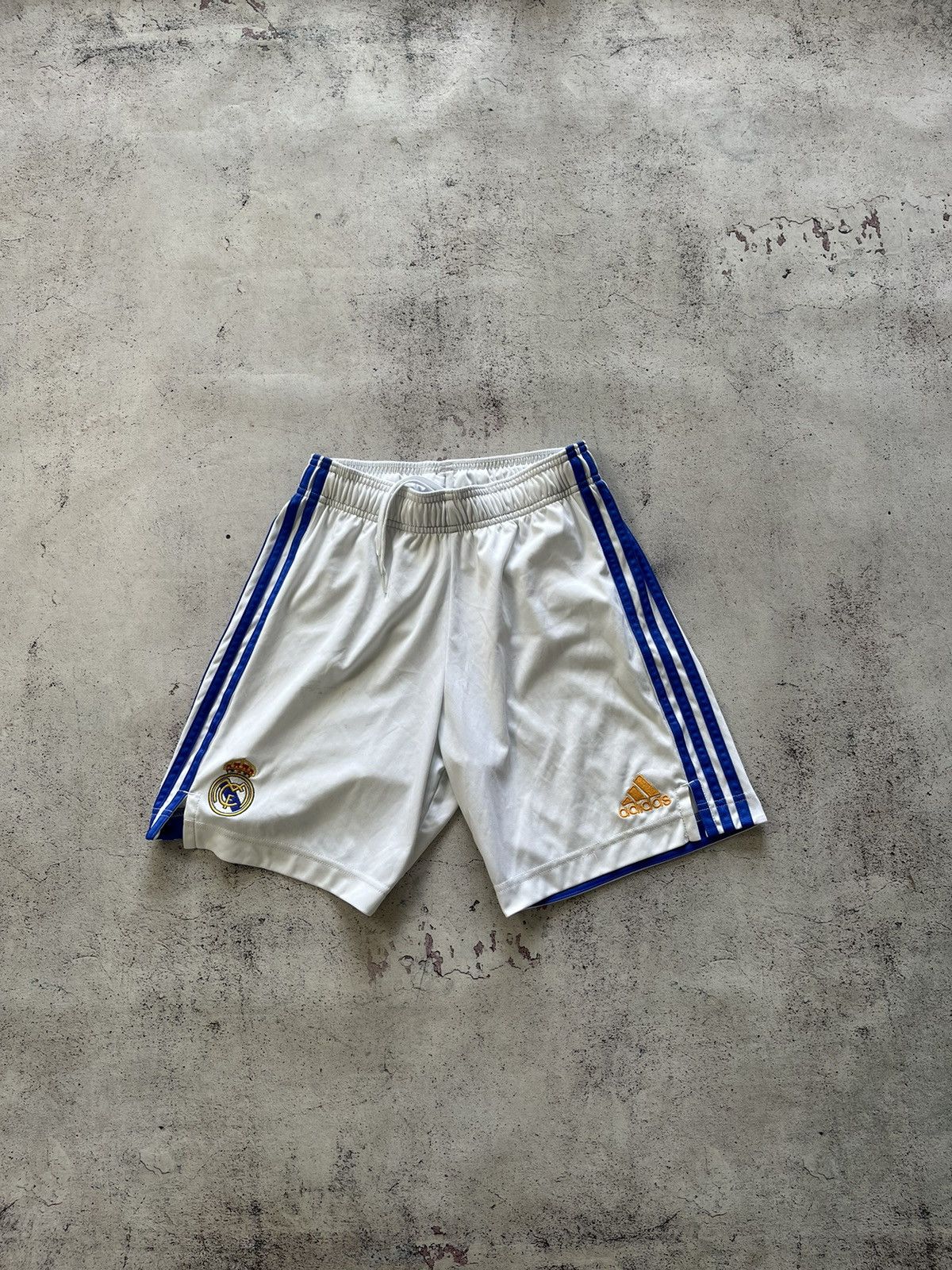 Adidas ADIDAS FC REAL MADRID HOME 2021/2022 FOOTBALL SHORTS SOCCER Size US 30 / EU 46 - 1 Thumbnail