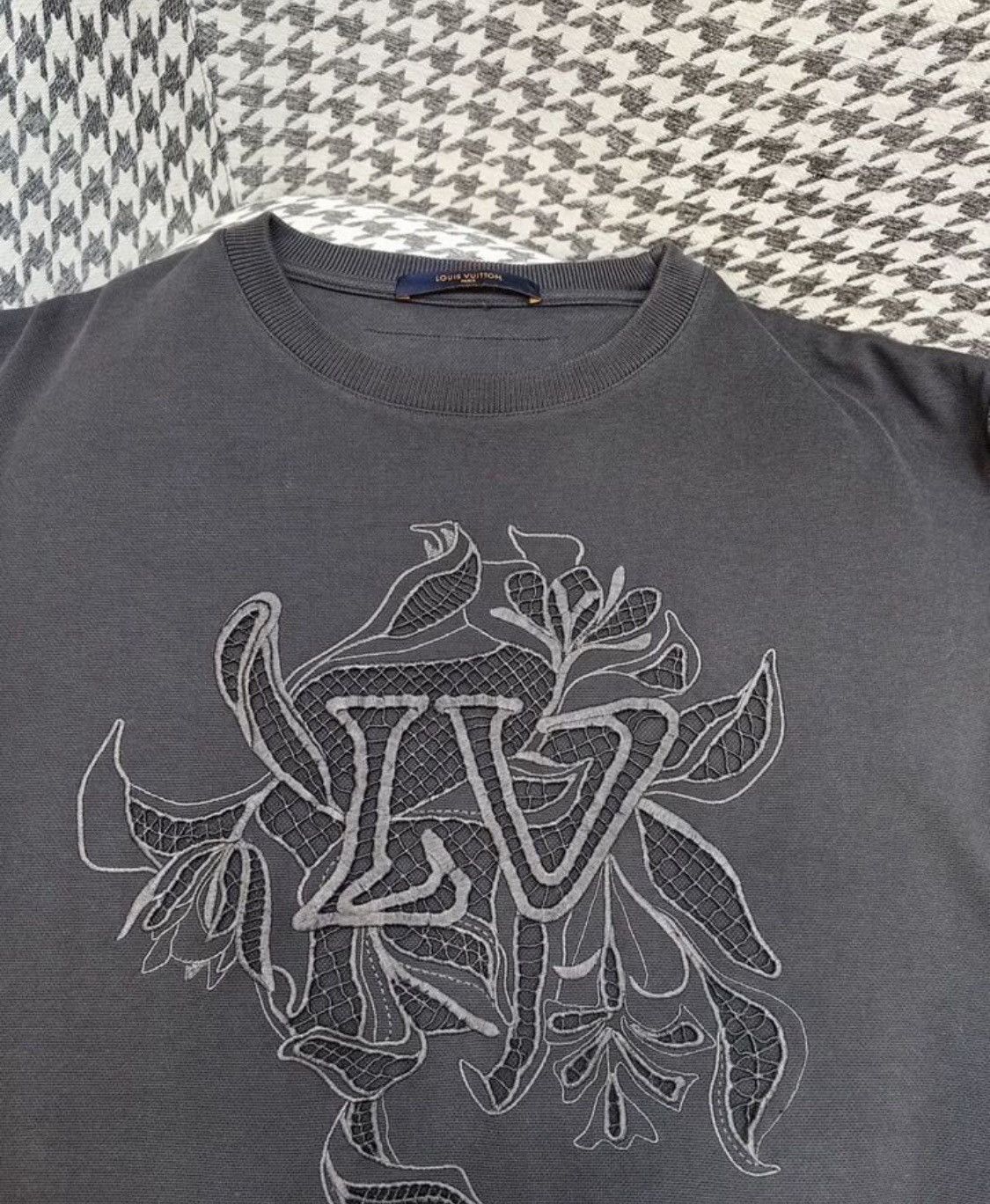 Louis Vuitton Louis Vuitton Virgil Abloh SS20 Vegetal Embroidered T-Shirt Size US M / EU 48-50 / 2 - 2 Thumbnail