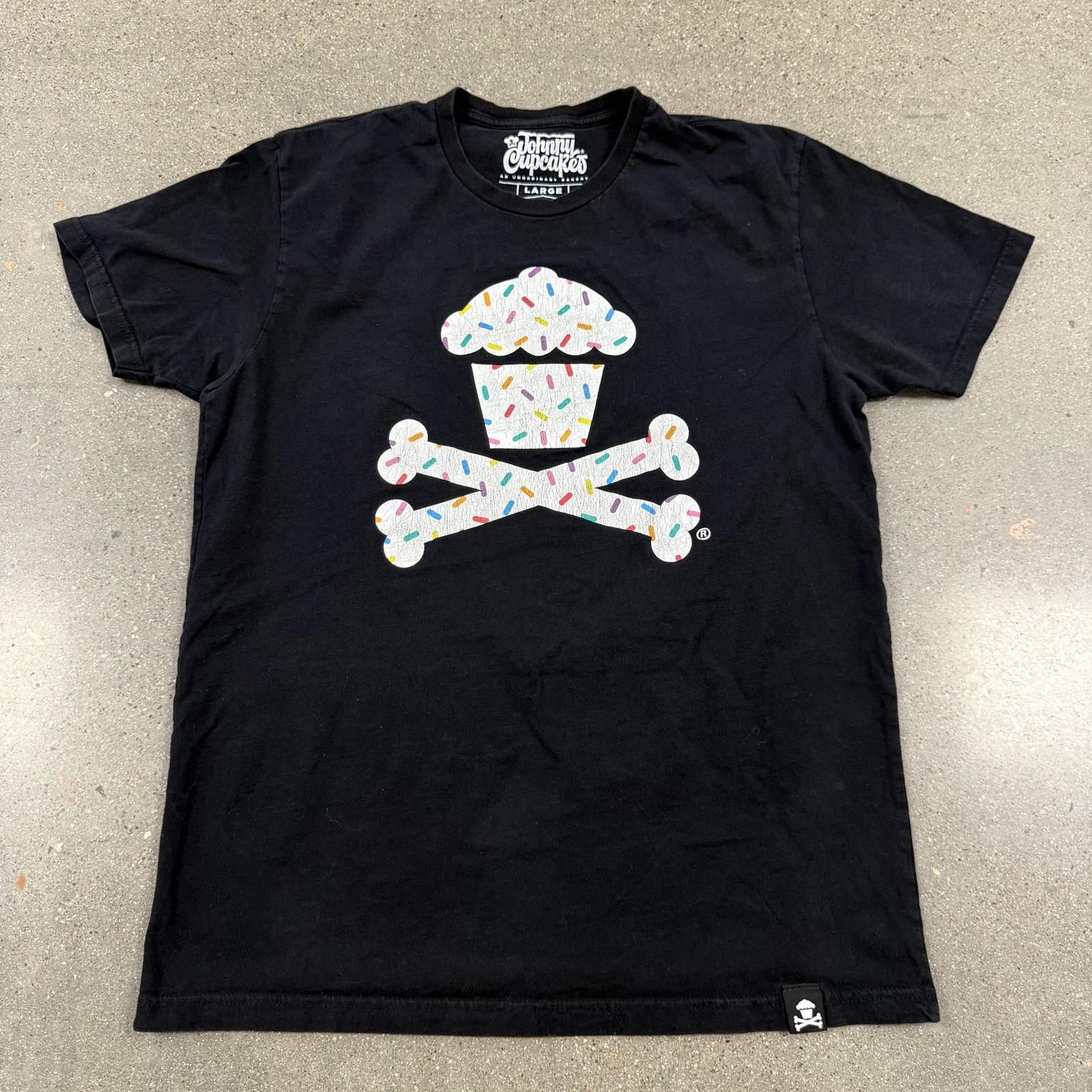 Johnny Cupcakes Vtg Johnny Cupcakes Sprinkles Crossbones T-Shirt Rare - L Size US L / EU 52-54 / 3 - 1 Thumbnail