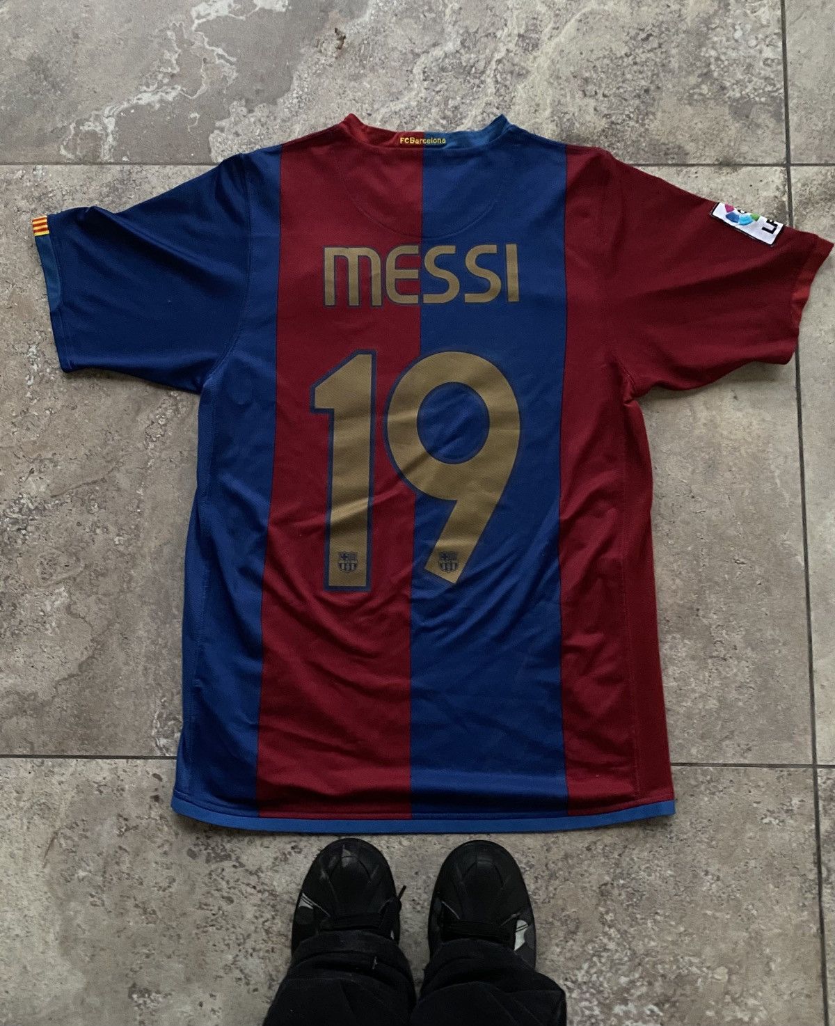 Messi 2006-2007 Kit F.C Barcelona #19 (Like New)