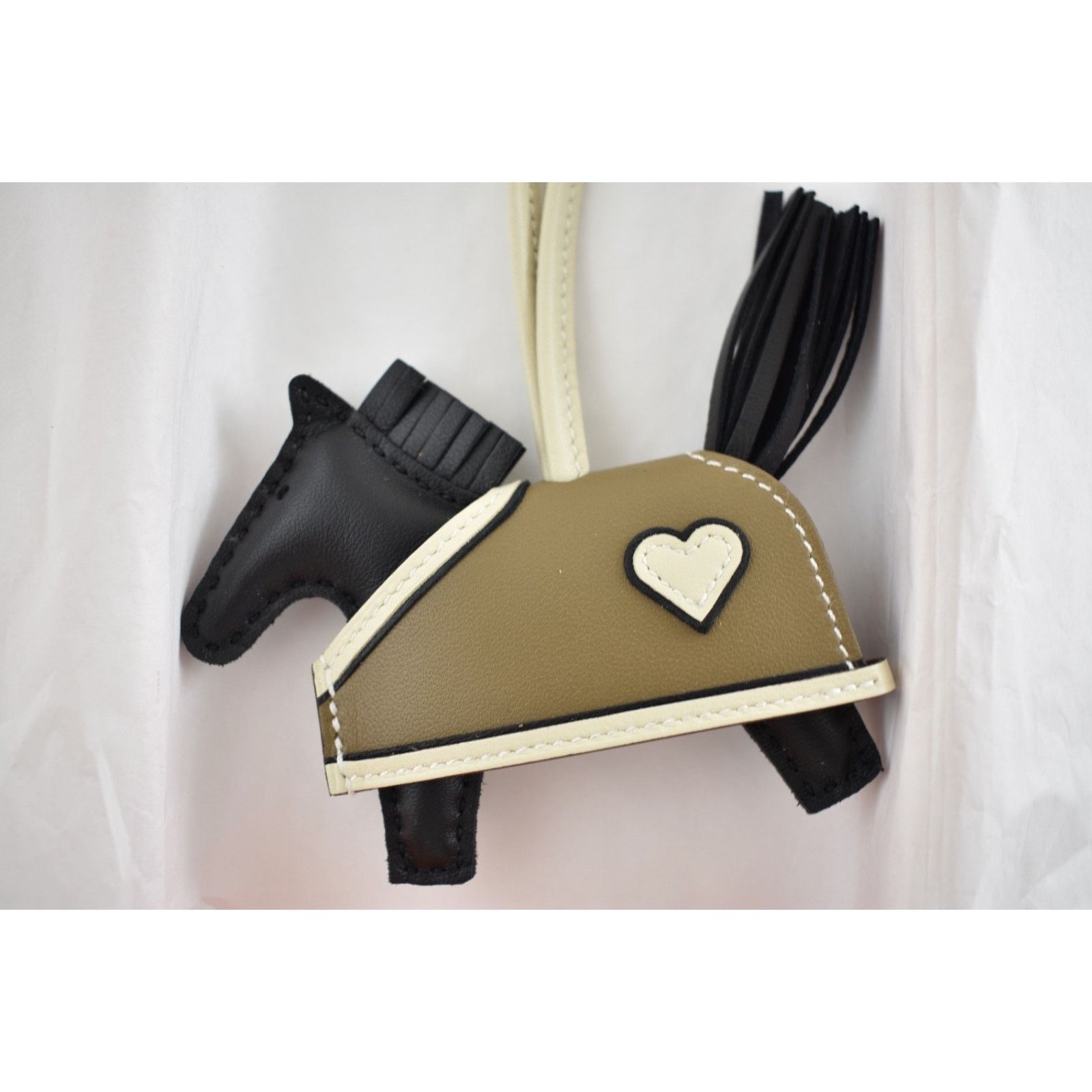 Hermes Hermes Horse Rodeo Coeur PM Heart Black Etoupe Leather Charm Size ONE SIZE - 6 Thumbnail