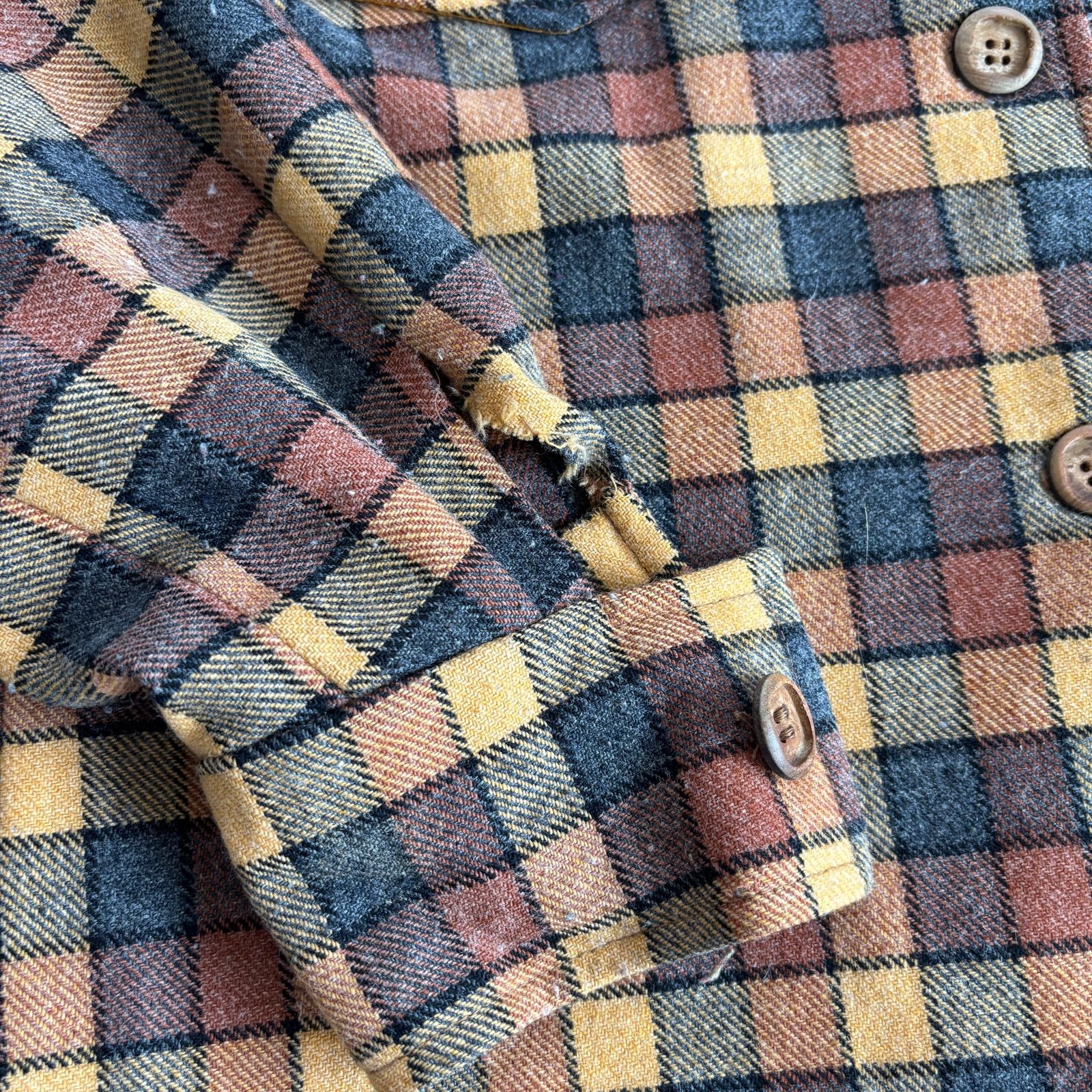 Vintage Vintage 60s 70s Wool Plaid Flannel Shirt Blouse Wood Buttons Size US M / EU 48-50 / 2 - 6 Thumbnail