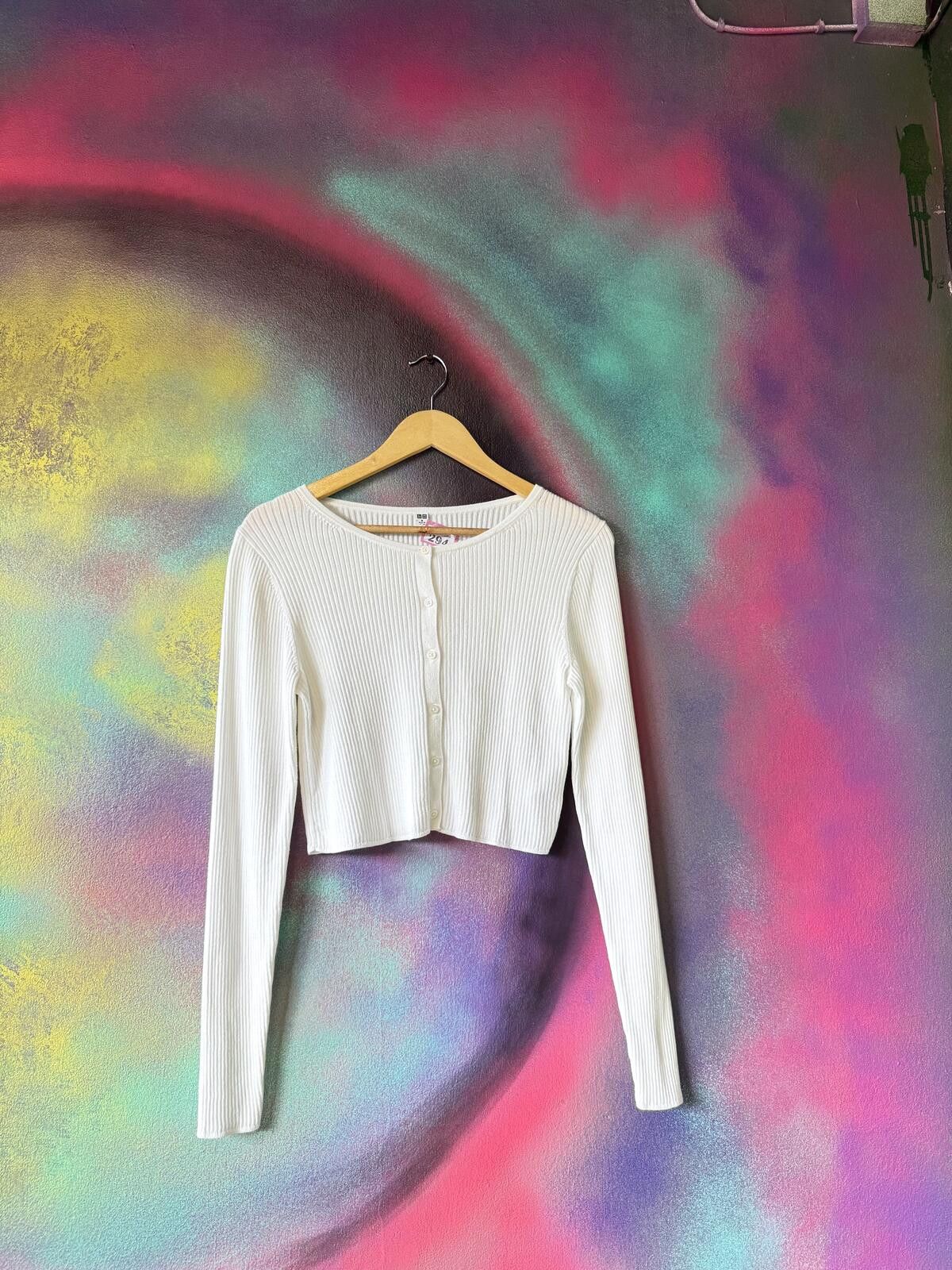 Other Uniqlo white cropped top in size M Size M / US 6-8 / IT 42-44 - 1 Thumbnail