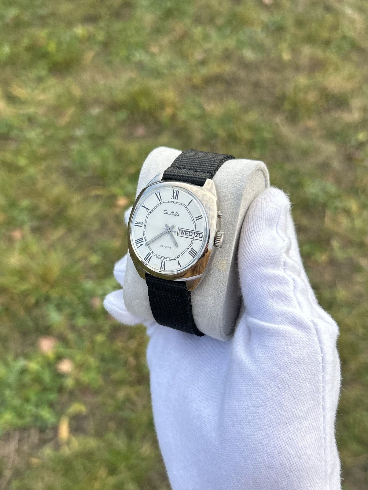 Vintage Vintage Watch Slava Soviet USSR Mechanical Wristwatch 1980s Size ONE SIZE - 12 Thumbnail