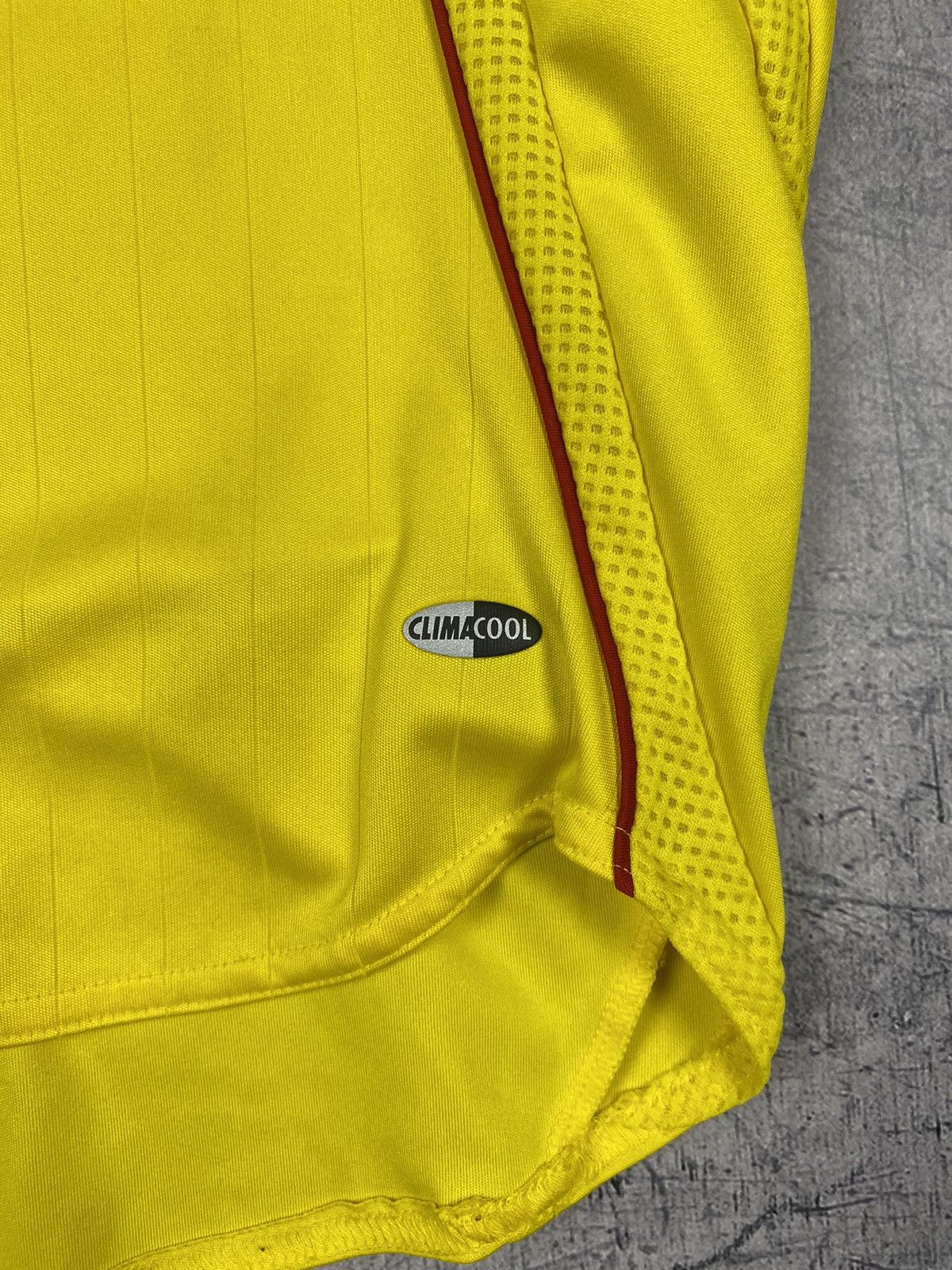 Adidas × Vintage Vintage Adidas Liverpool 2010 Soccer Jersey Size US M / EU 48-50 / 2 - 10 Thumbnail