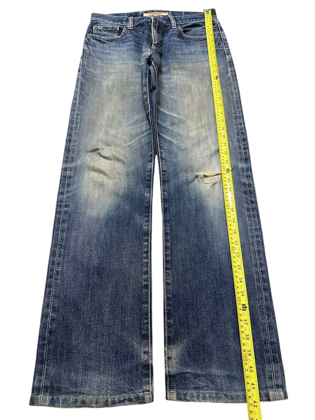 Uniqlo Vintage Japanese Uniqlo Blue Faded Wash Distress Loose Jeans Size US 31 - 12 Thumbnail