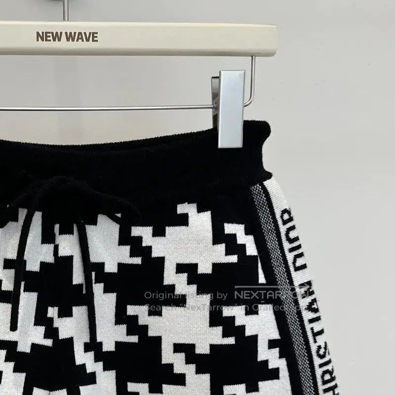 Dior Dior Summer Black and White Houndstooth Shorts . Size 27" / US 4 / IT 40 - 2 Thumbnail