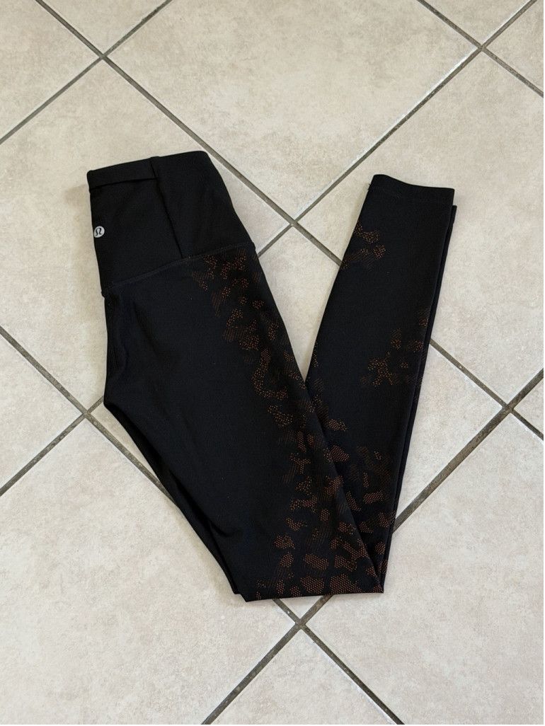Lululemon LULULEMON MAPPED OUT HR TIGHT 28” CAMO BLACK/BRICK SIZE 4 Size 27" / US 4 / IT 40 - 8 Thumbnail
