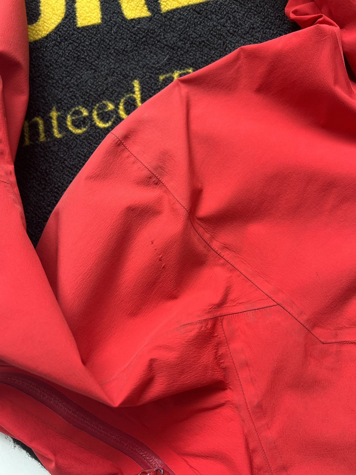 Arc'teryx Vintage Arcteryx Aplha LT Gore-Tex Pro Shell Red Jacket Size US S / EU 44-46 / 1 - 10 Thumbnail