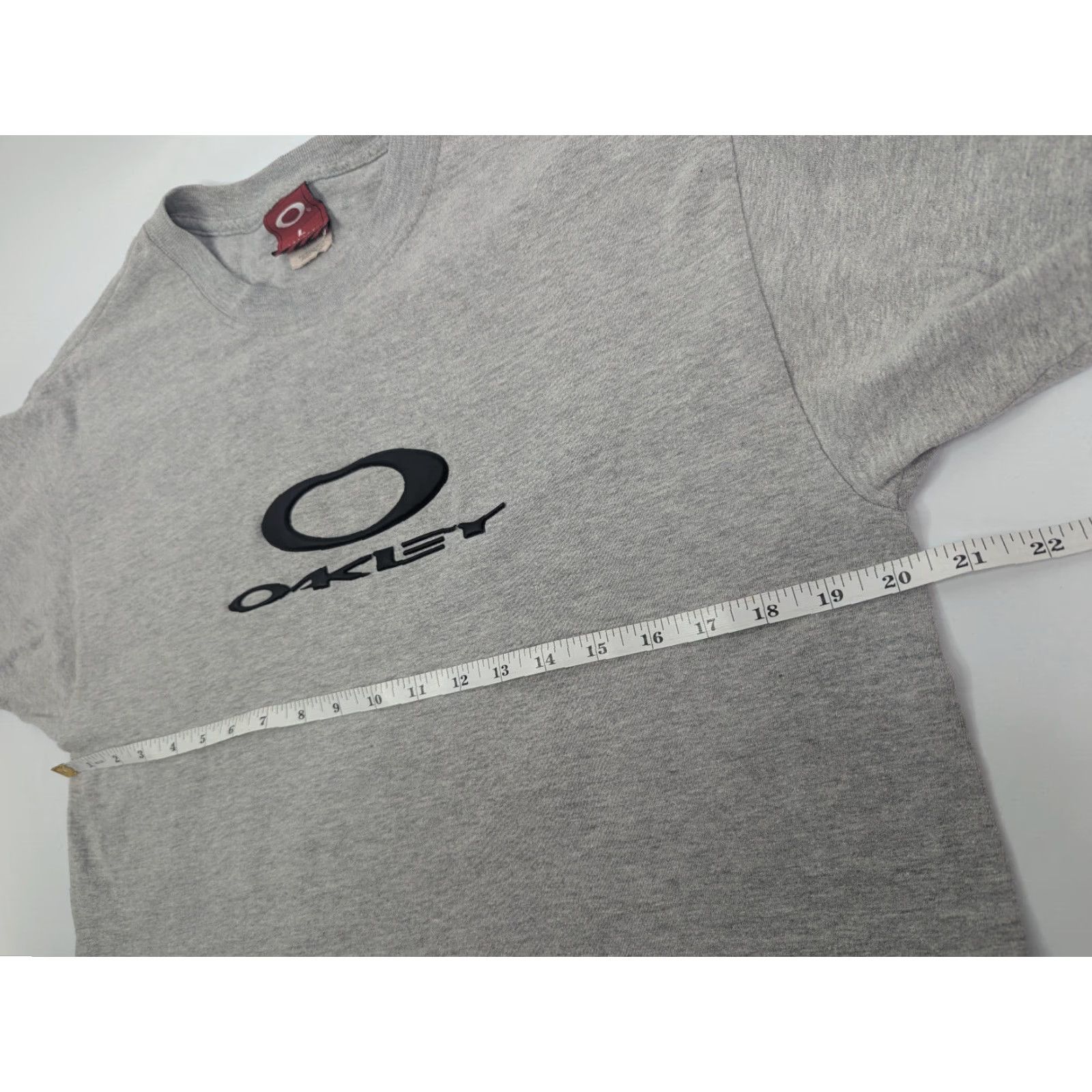 Oakley VINTAGE Oakley T-Shirt Mens L Gray Center Logo Rubber 90s California Skate USA Size US L / EU 52-54 / 3 - 7 Thumbnail