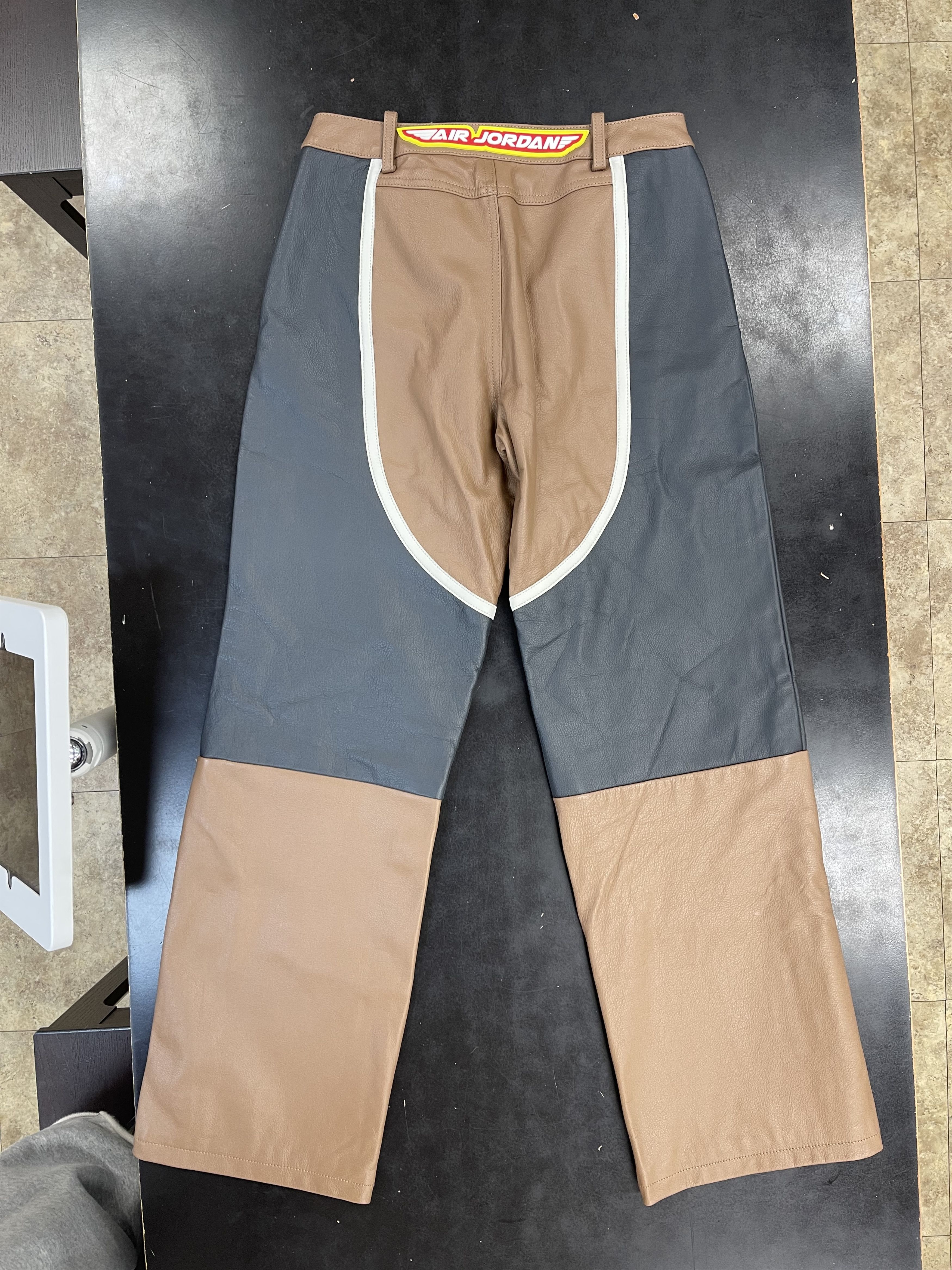Jordan Brand × Travis Scott Jordan x Cactus Jack Leather Pants Archaeo Brown Size US 28 / EU 44 - 2 Thumbnail