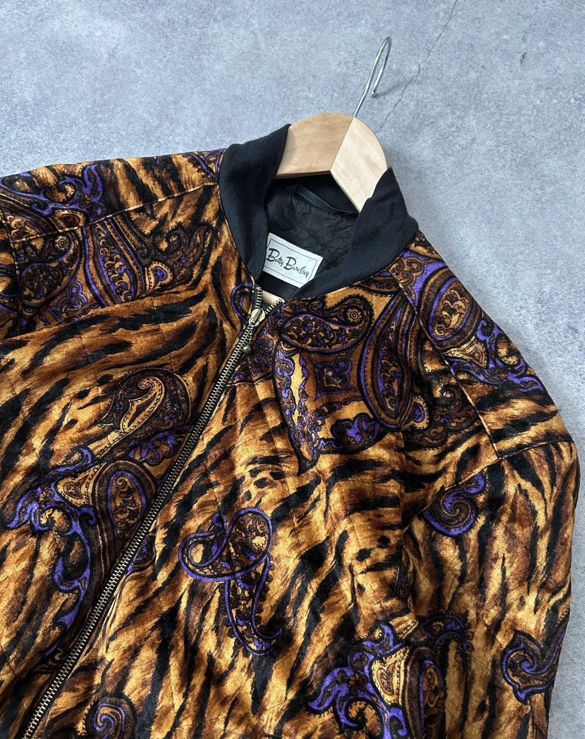 Designer Vintage Betty Barclay bombers 90s tiger print jacket Size M / US 6-8 / IT 42-44 - 4 Thumbnail