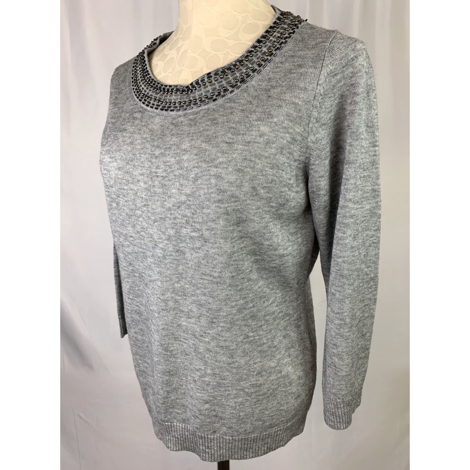 Banana Republic VINTAGE Banana Republic Large Gray Beaded Neckline Wool Blend Sweater Women Size L / US 10 / IT 46 - 5 Thumbnail
