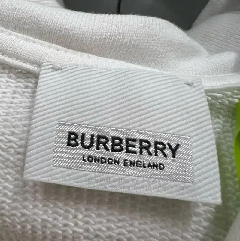 Burberry Burberry Logo White Cropped Hoodie for Women. Size S / US 4 / IT 40 - 2 Thumbnail