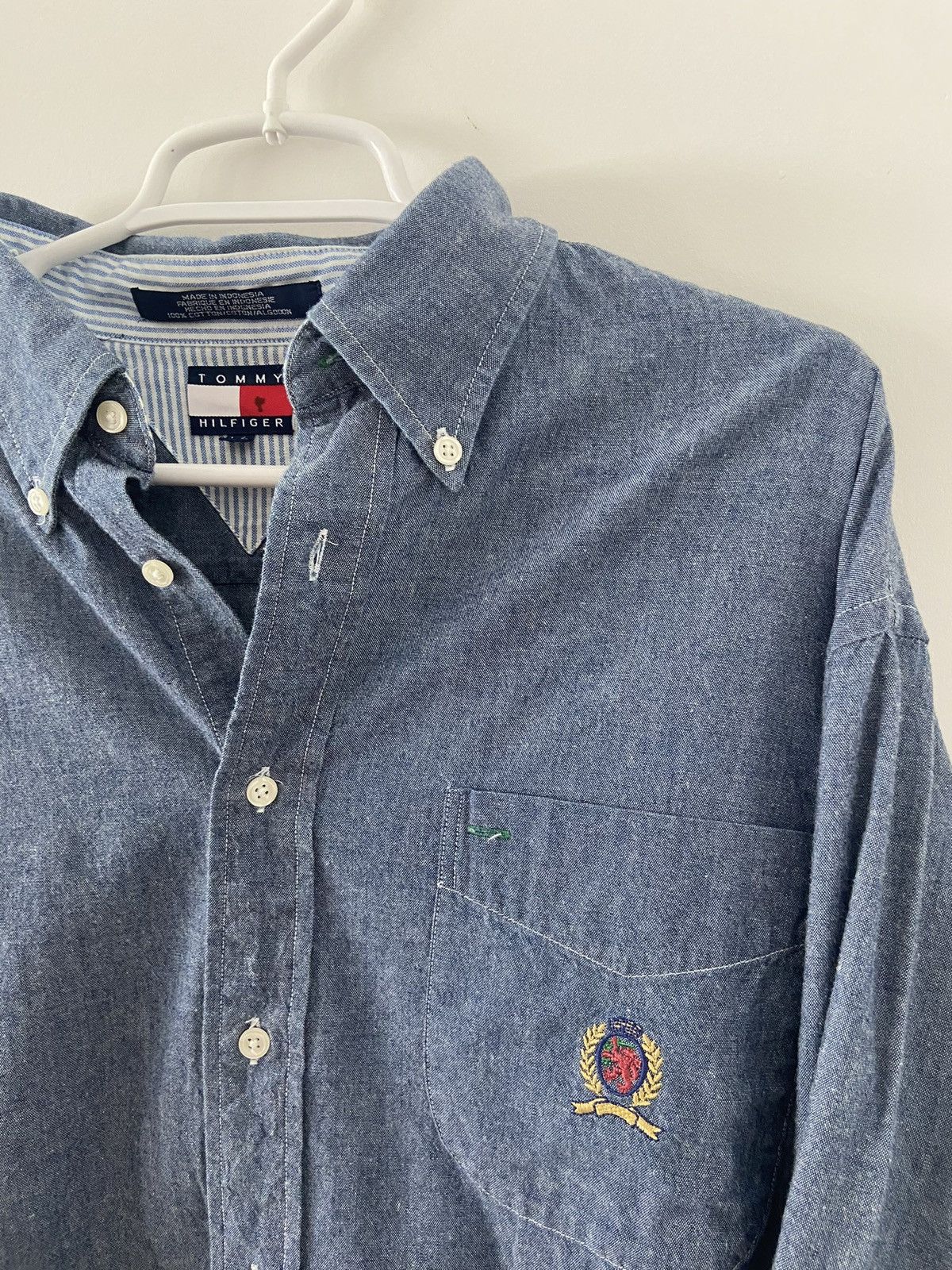Tommy Hilfiger Vintage Tommy Hilfiger Crest Logo Button Up Size US L / EU 52-54 / 3 - 3 Thumbnail