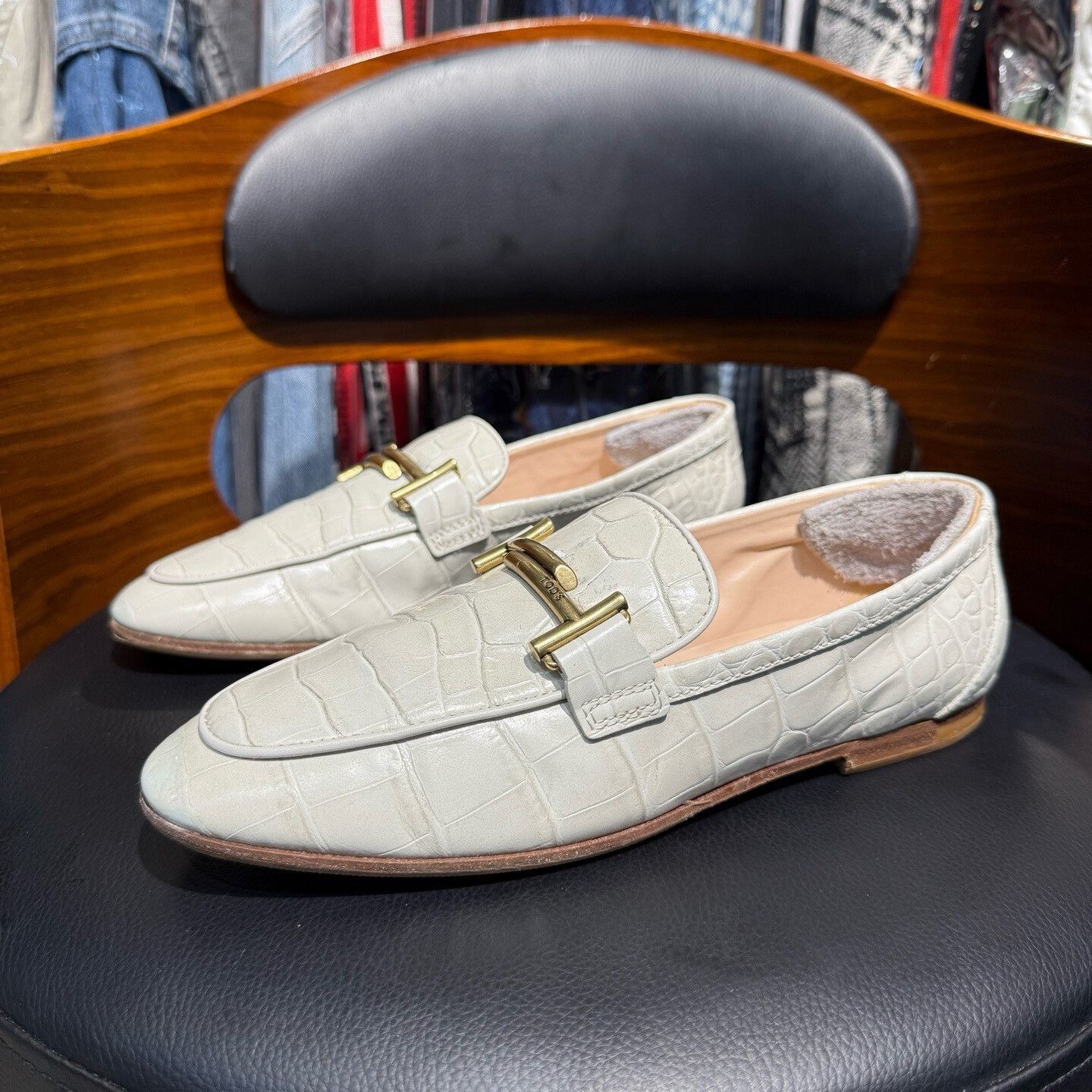Tod's Tod's Leather Gold Lowtop Sneakers S Women Size US 6 / IT 36 - 1 Thumbnail