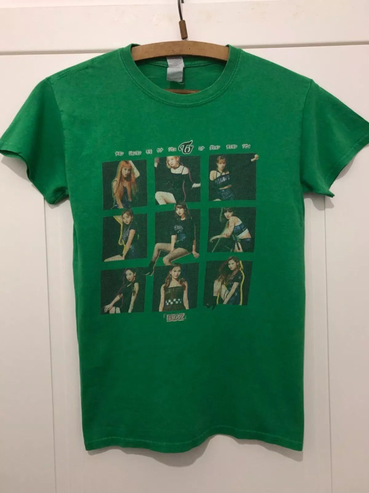Gildan Japanese Asian Girls Vintage T-shirt Size US S / EU 44-46 / 1 - 1 Thumbnail