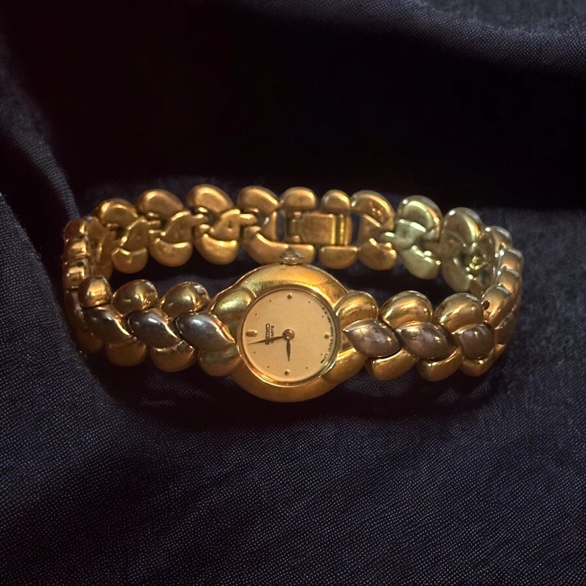 Vintage Seiko Two Tone Braid Analog Watch in Gold, Women's