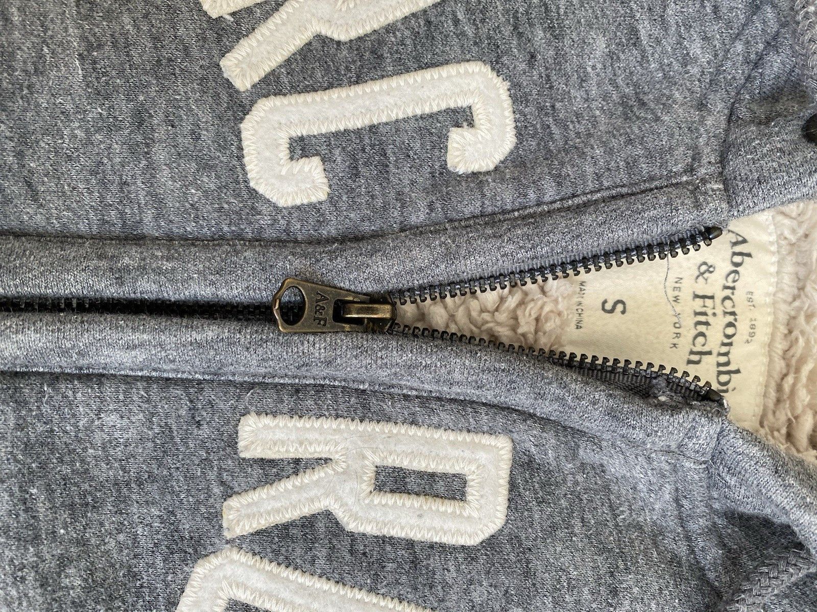 Abercrombie & Fitch Y2k Abercrombie Fitch Fur Spell Out Hoodie Size US M / EU 48-50 / 2 - 7 Thumbnail
