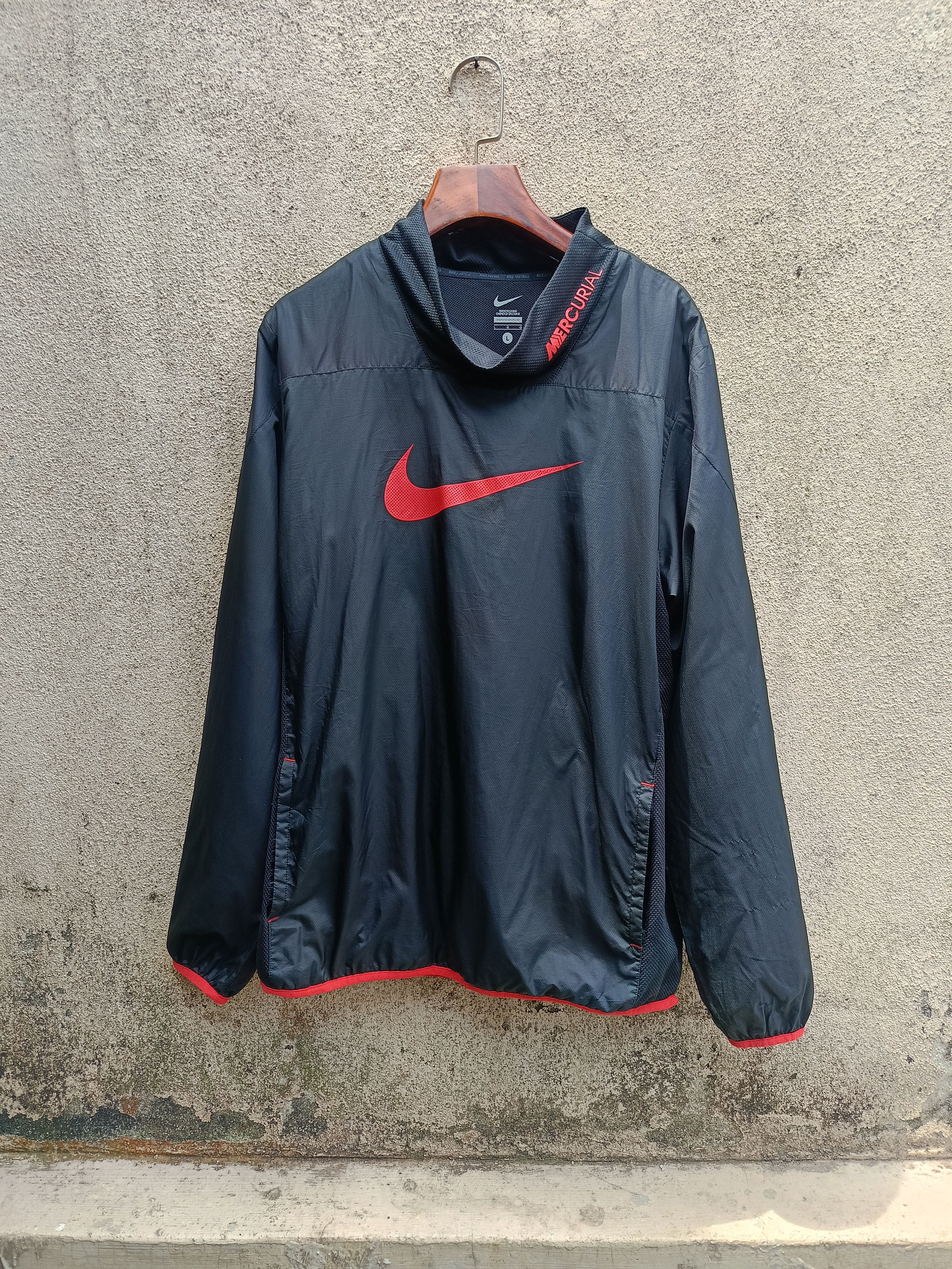 Nike NIKE FOOTBALL MERCURIAL WINDBREAKER TURTLE NECK Size US M / EU 48-50 / 2 - 2 Thumbnail
