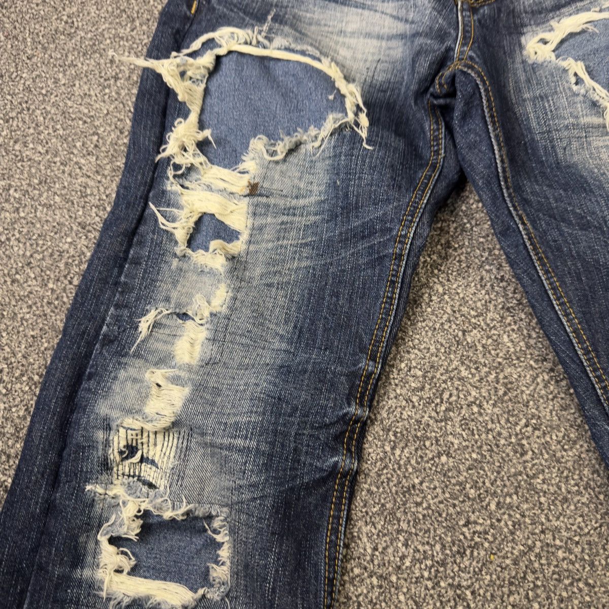 Dsquared2 🔥 Thrashed Dsquared Distressed Y2K Grunge Punk Denim Size US 30 / EU 46 - 4 Thumbnail