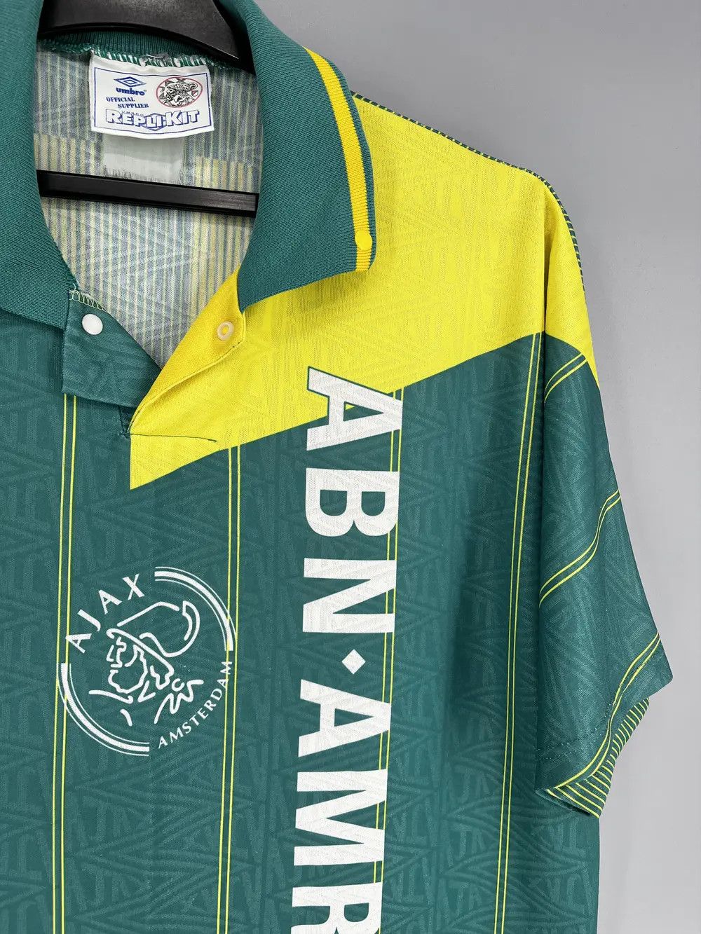Umbro Original Ajax 1991/92/1993 Umbro Away Football Shirt Jersey Size US L / EU 52-54 / 3 - 8 Thumbnail