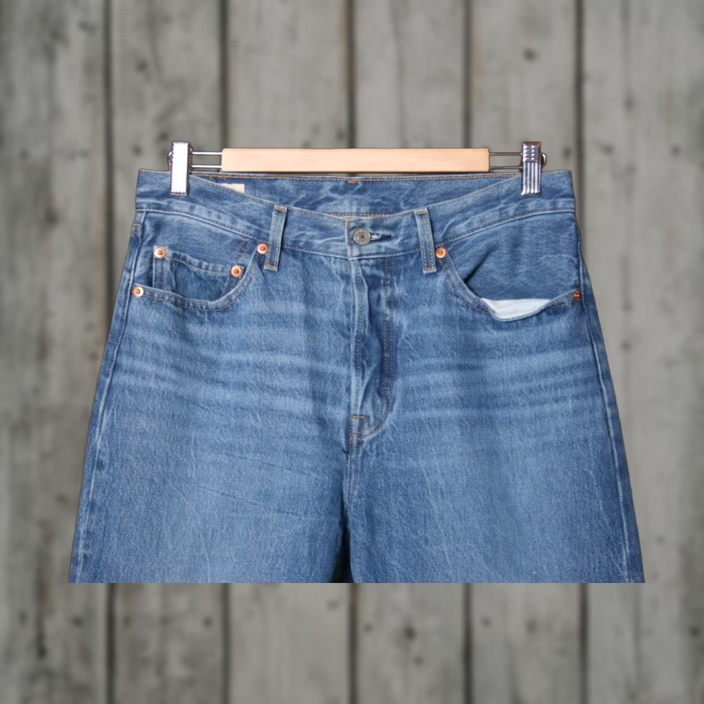 Levi's VINTAGE Levi's 501 Jeans Women's Denim 100% Cotton Blue W28 L31 Regular Inseam 30" Button Fly 1980s Style Tapered Mens Womens Size 30" / US 8 / IT 44 - 1 Thumbnail